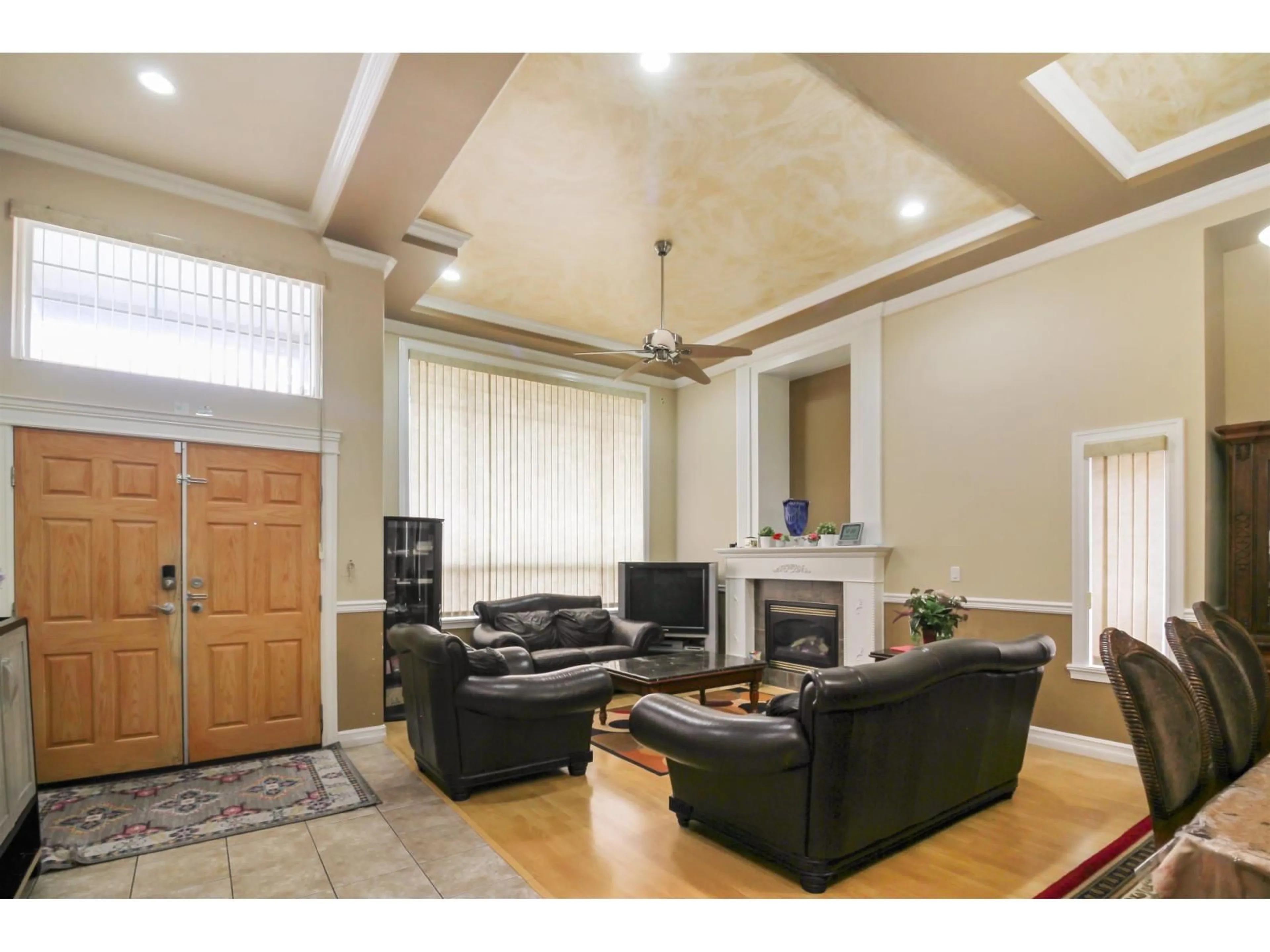 Living room with furniture, unknown for 12366 66 AVENUE, Surrey British Columbia V3W2A4