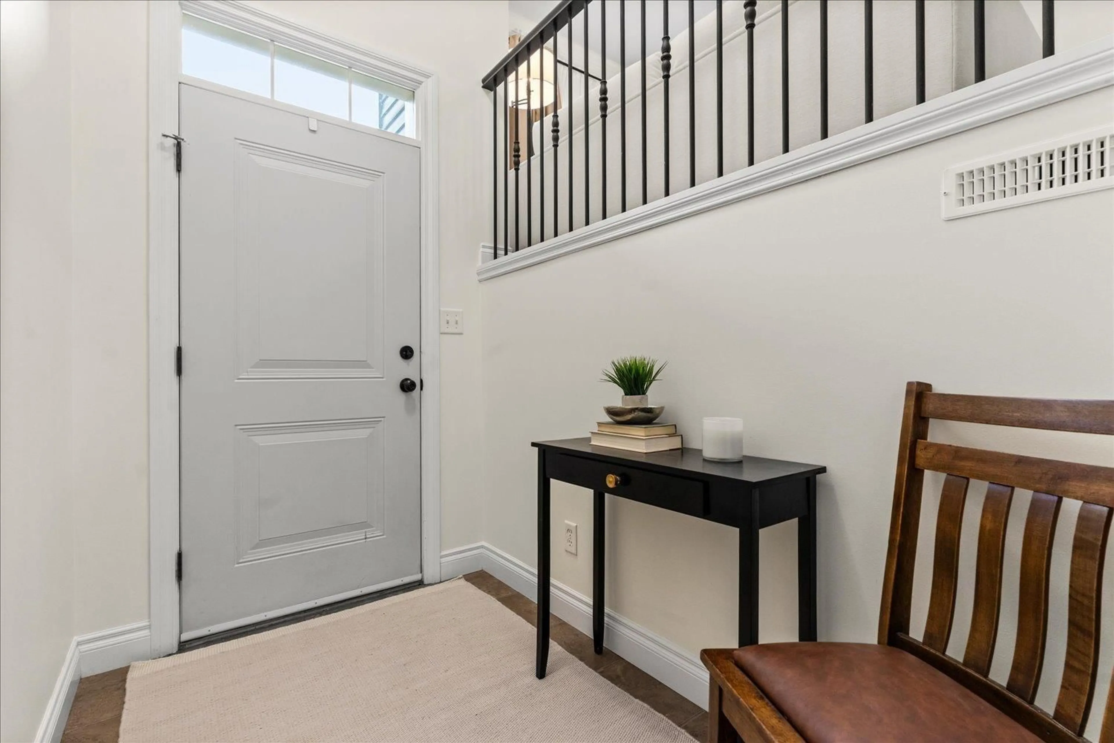 Indoor entryway for 58 - 6498 SOUTHDOWNE PLACE, Chilliwack British Columbia V2R0K3