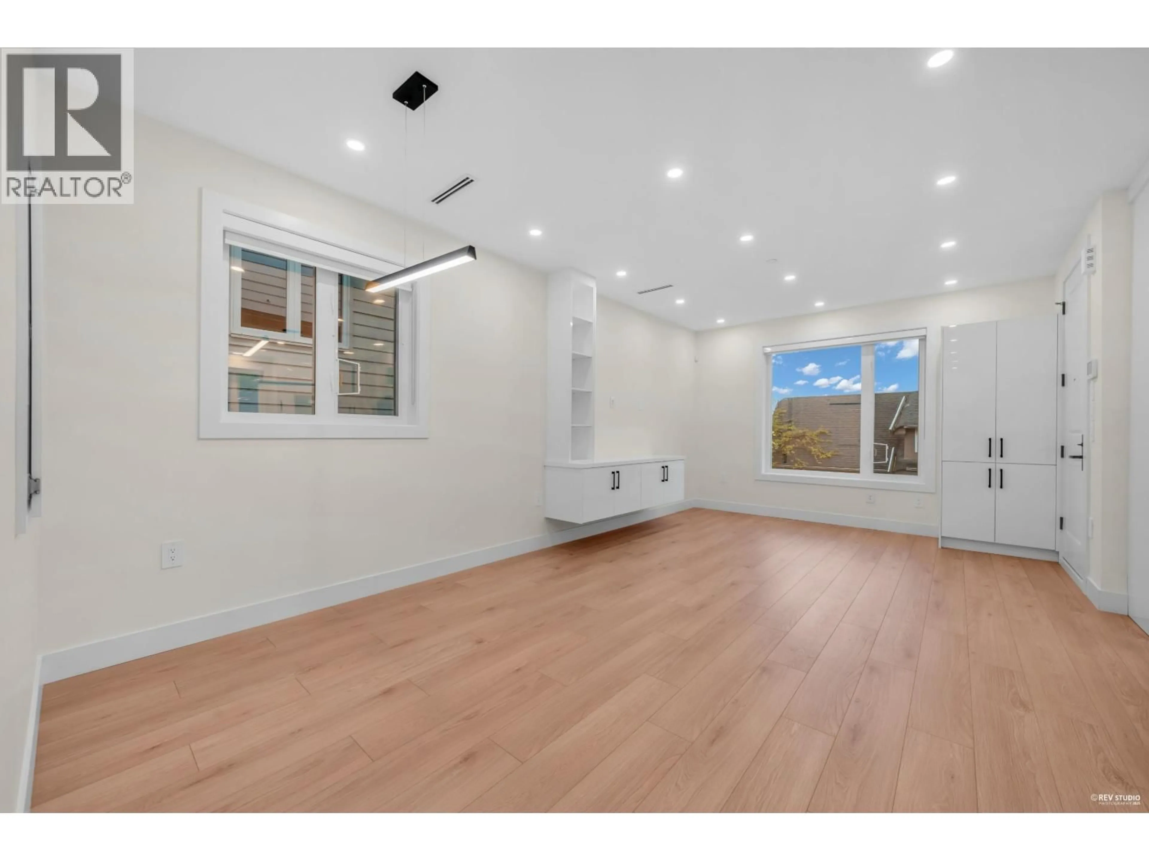 A pic of a room for 3 - 3090 VANNESS AVENUE, Vancouver British Columbia V5R5A1