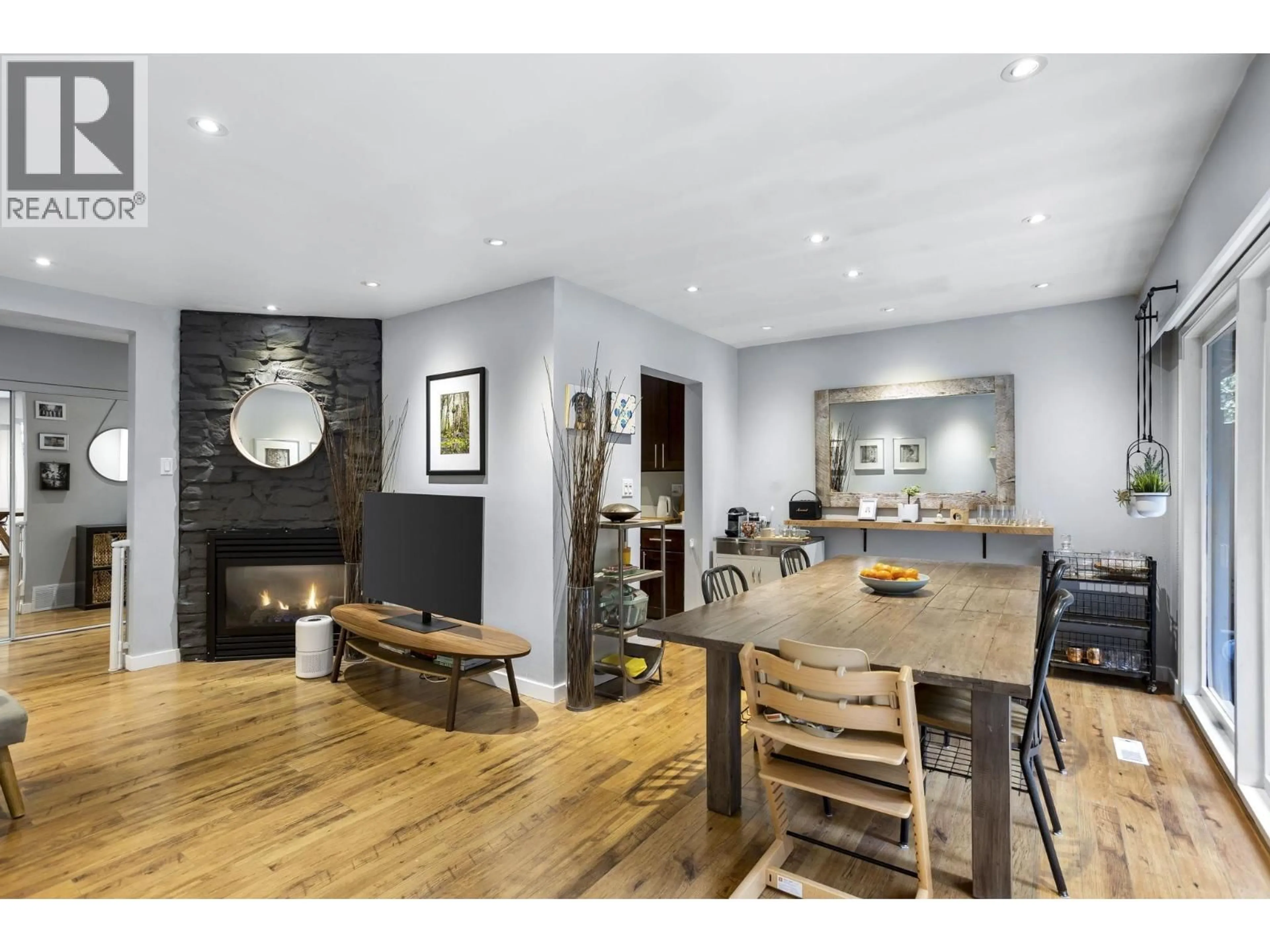 Open concept kitchen, wood/laminate floor for 8904 CENTAURUS CIRCLE, Burnaby British Columbia V3J1C1