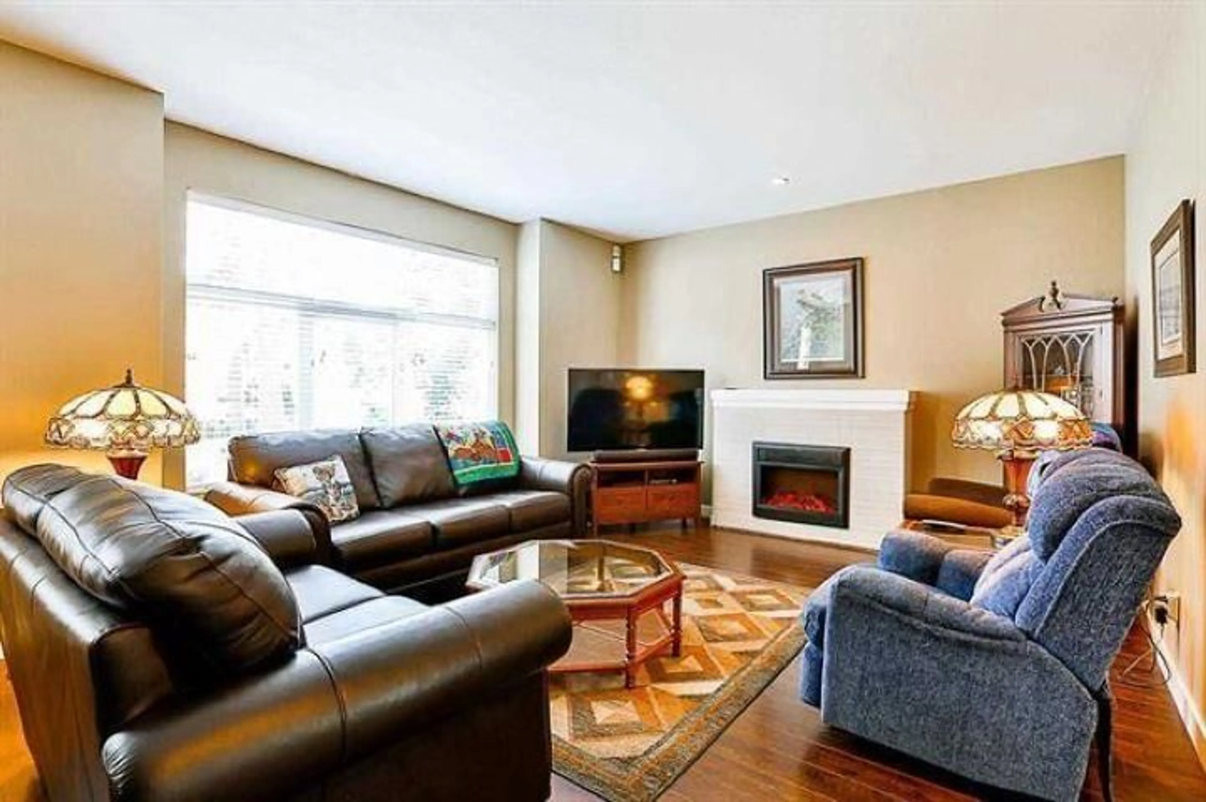 Living room with furniture, unknown for 37 - 14377 60, Surrey British Columbia V3X0E2