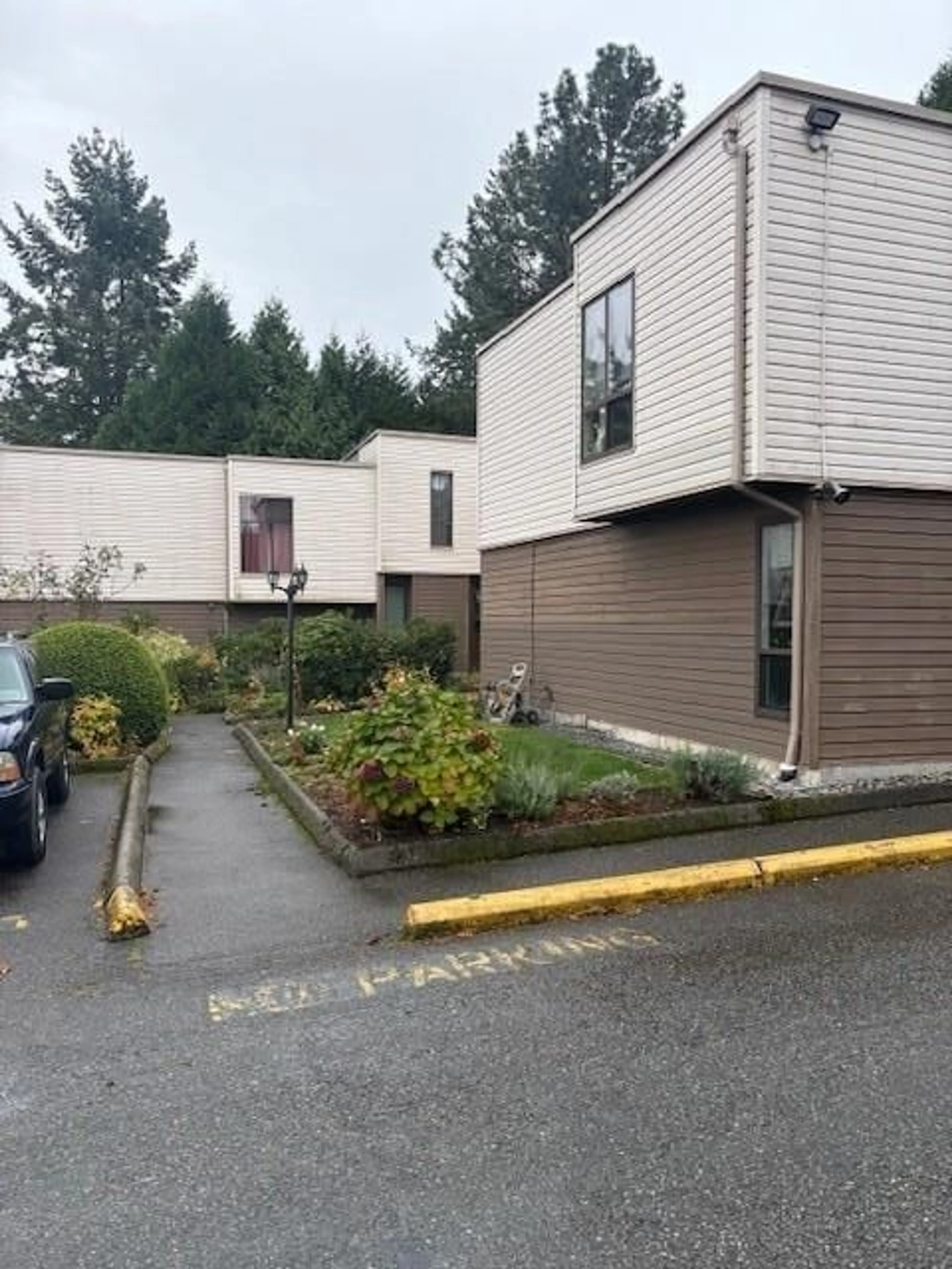 Unknown for 14 - 9400 128, Surrey British Columbia V3V5N4