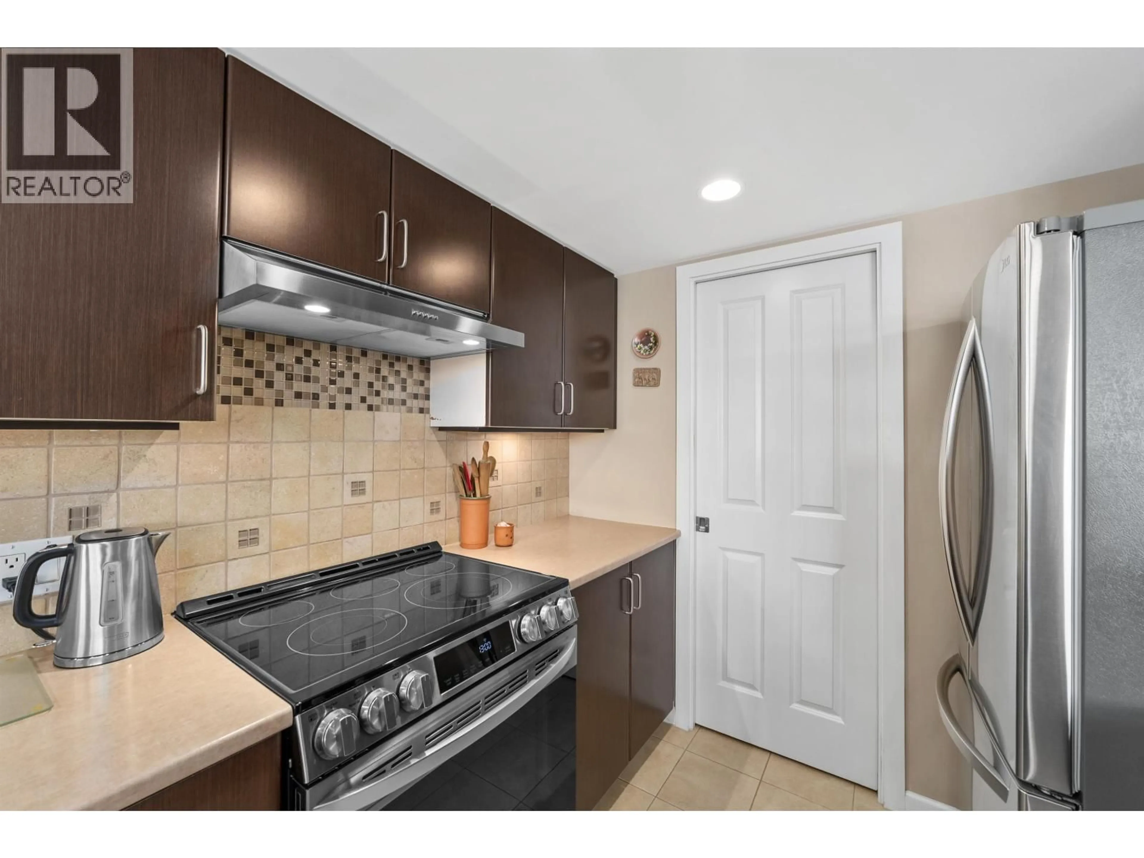 Standard kitchen, ceramic/tile floor for 405 - 295 GUILDFORD WAY, Port Moody British Columbia V3H5N3