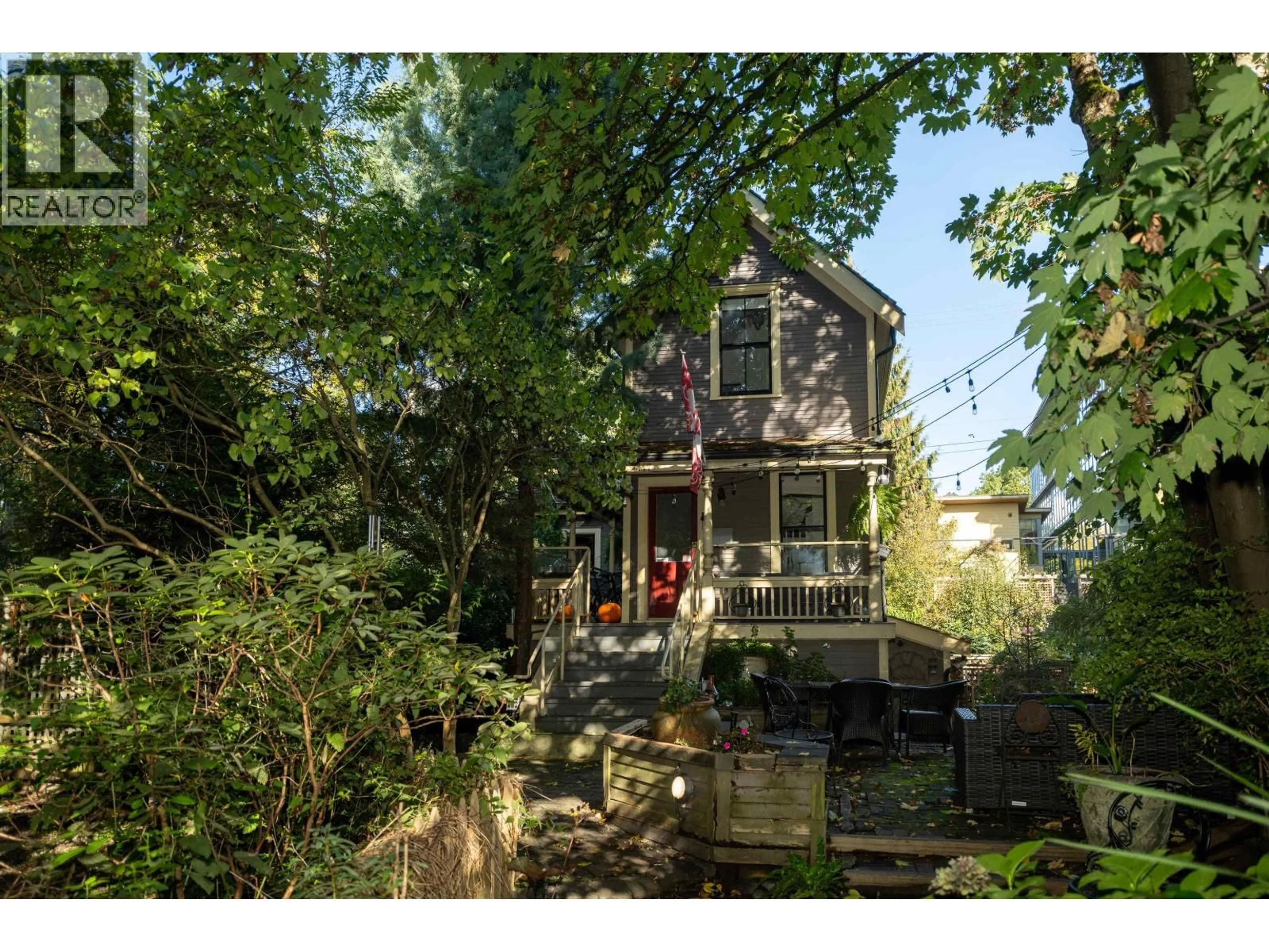 A pic from outside/outdoor area/front of a property/back of a property/a pic from drone, street for 1119 PENDRELL STREET, Vancouver British Columbia V6E1L3