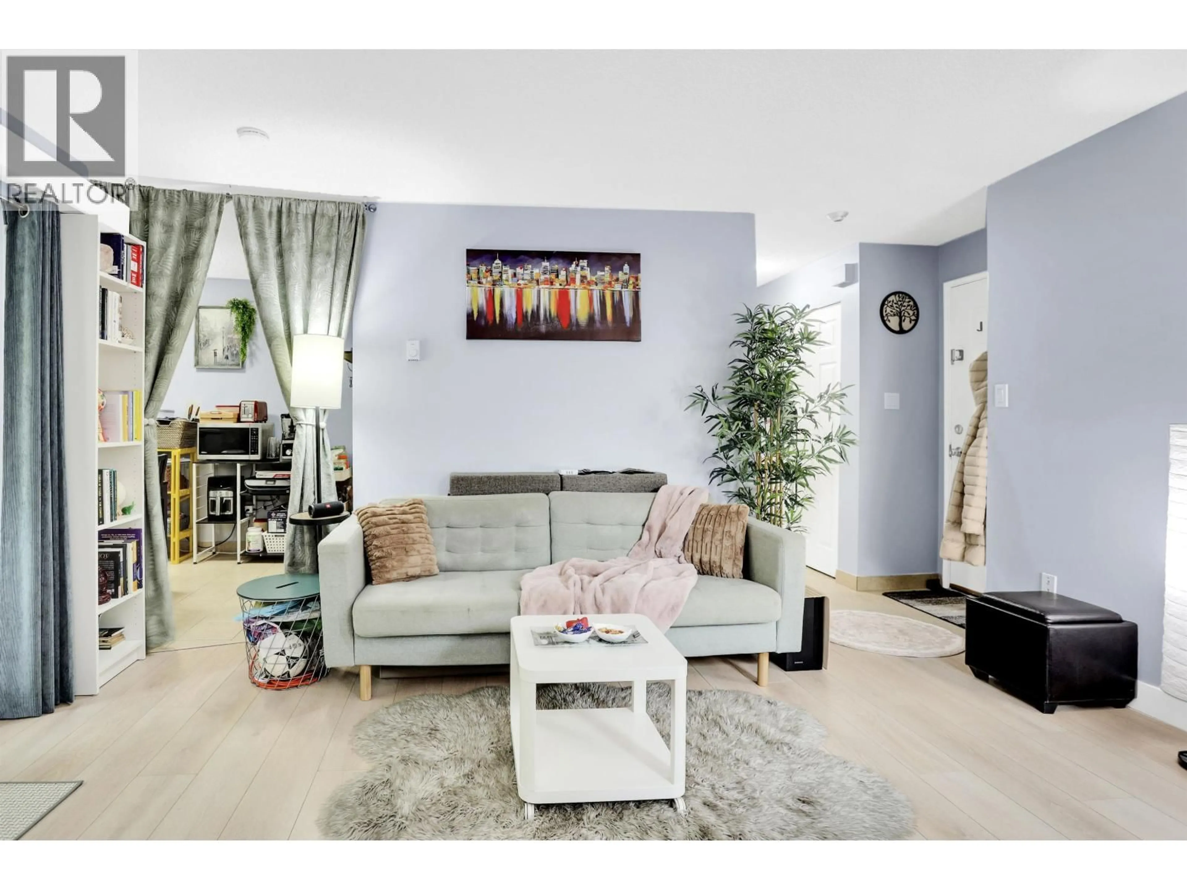 Living room with furniture, unknown for 21 - 385 GINGER DRIVE, New Westminster British Columbia V3L5L6