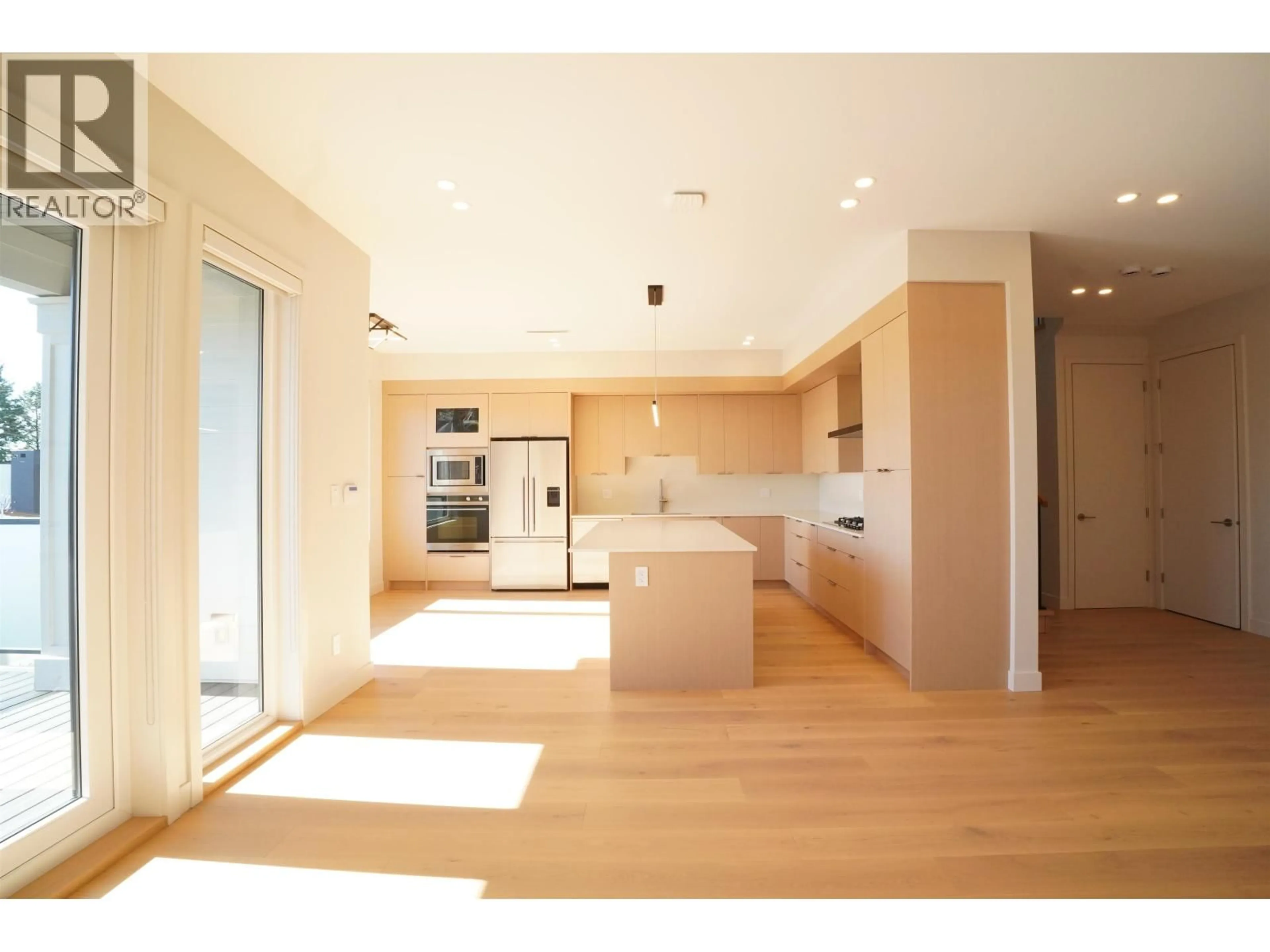 Open concept kitchen, wood/laminate floor for 6252 KITCHENER STREET, Burnaby British Columbia V5B2J4