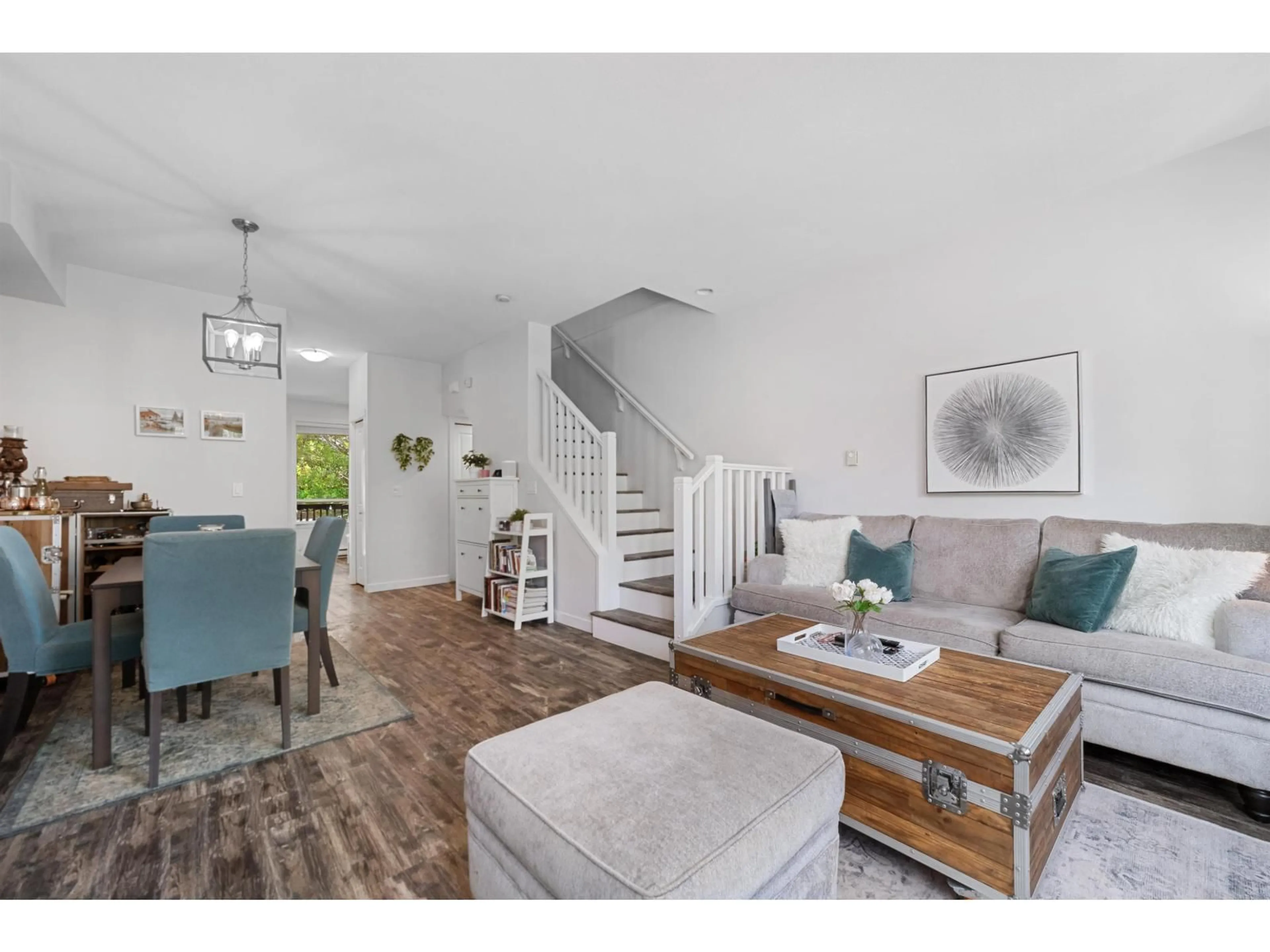 Living room with furniture, unknown for 31 - 16789 60, Surrey British Columbia V3S1S8