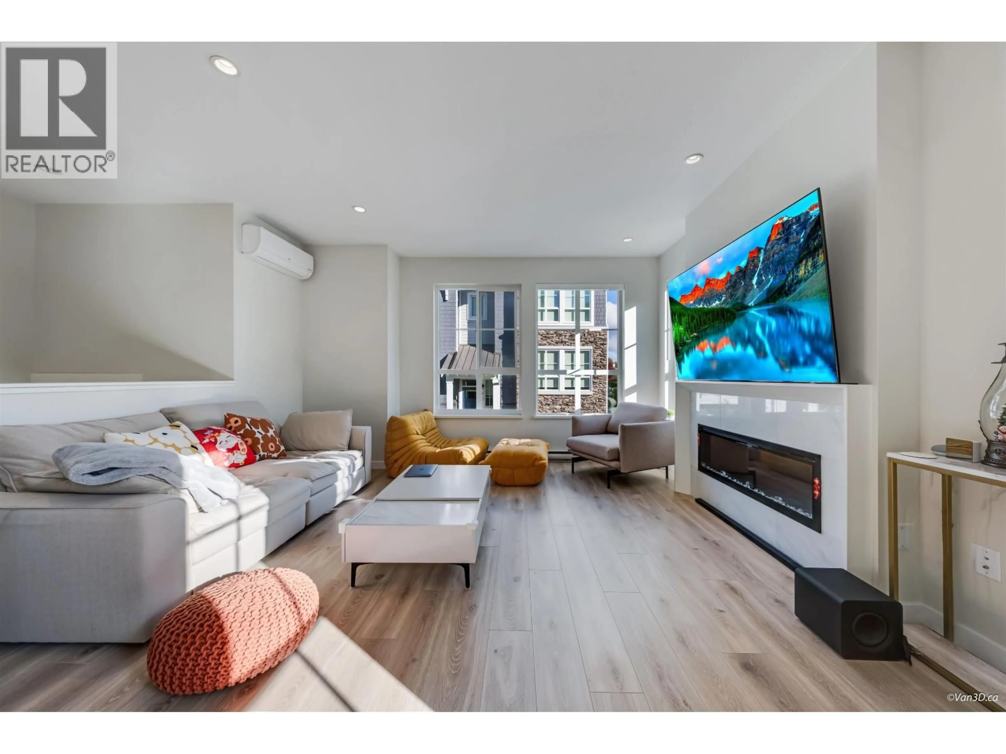 Living room with furniture, unknown for 16 - 5311 ADMIRAL WAY, Delta British Columbia V4K0E2