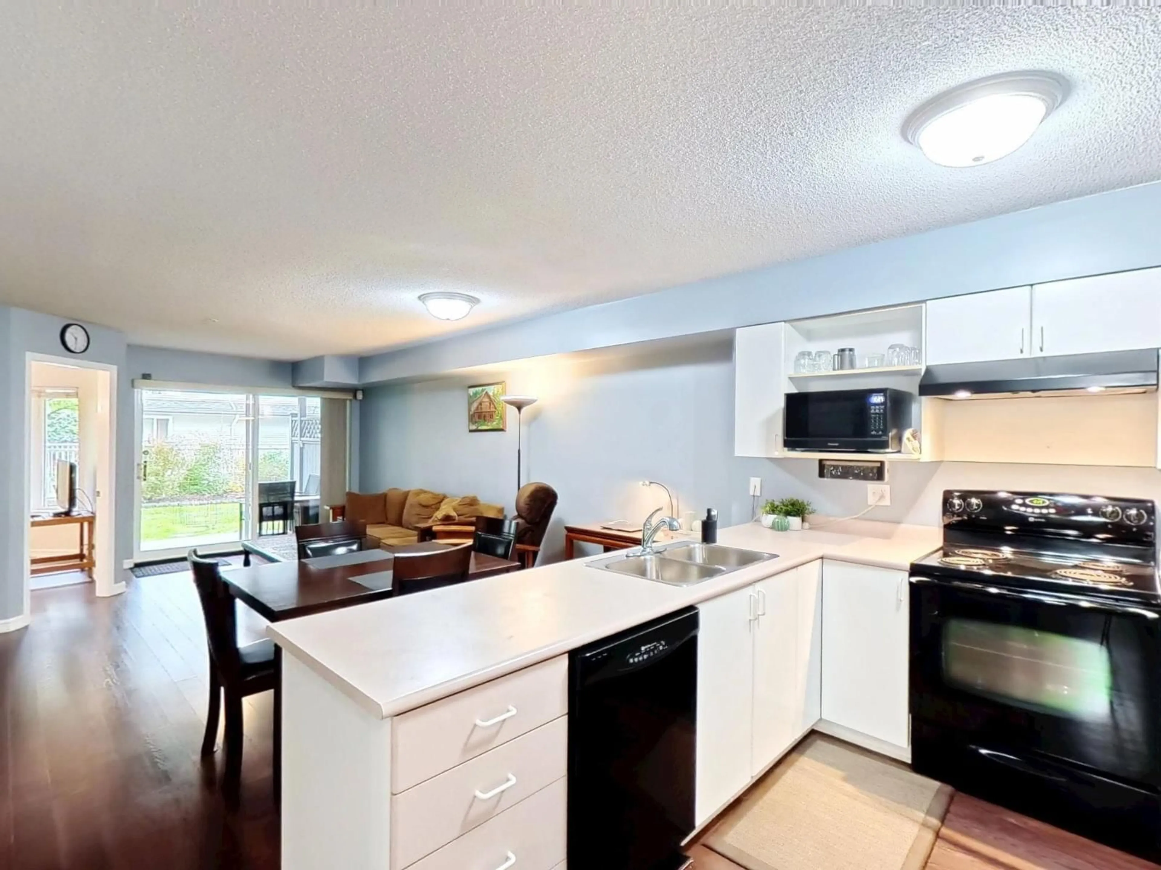 Open concept kitchen, unknown for 102 - 12130 80, Surrey British Columbia V3W0V2