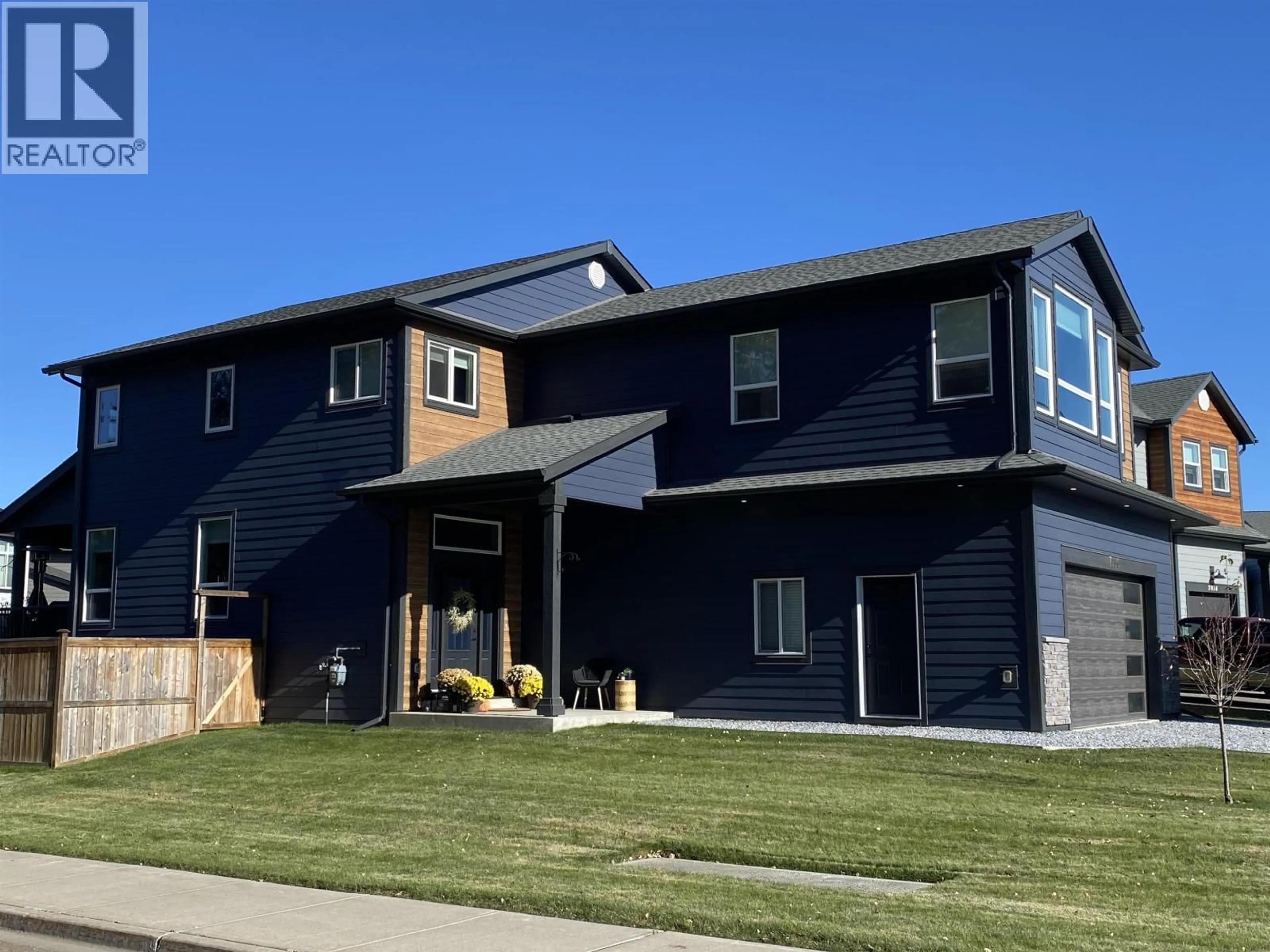 Home with vinyl exterior material, building for 7006 STONECREEK PLACE, Prince George British Columbia V2N0H2