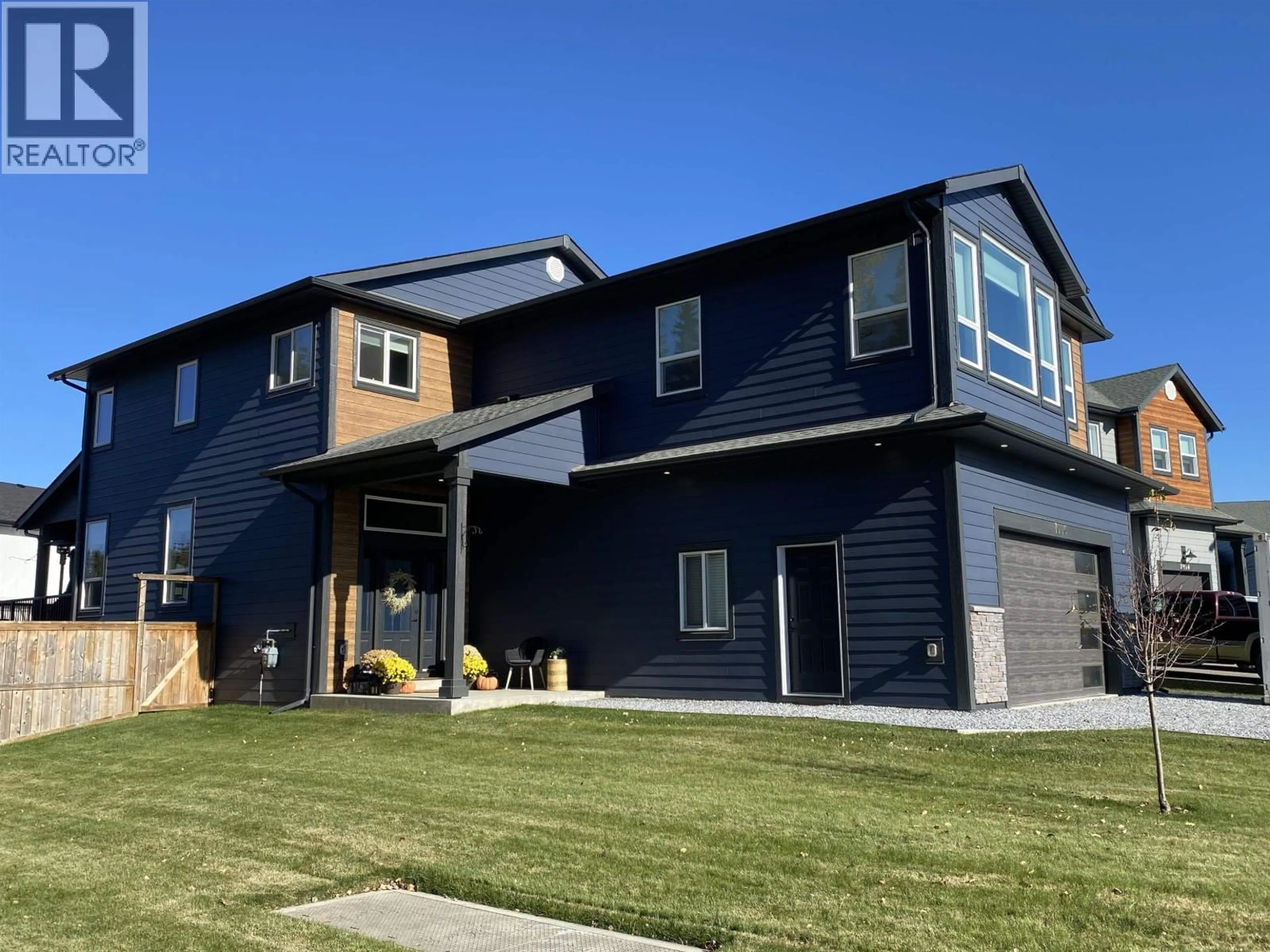 Home with vinyl exterior material, building for 7006 STONECREEK PLACE, Prince George British Columbia V2N0H2