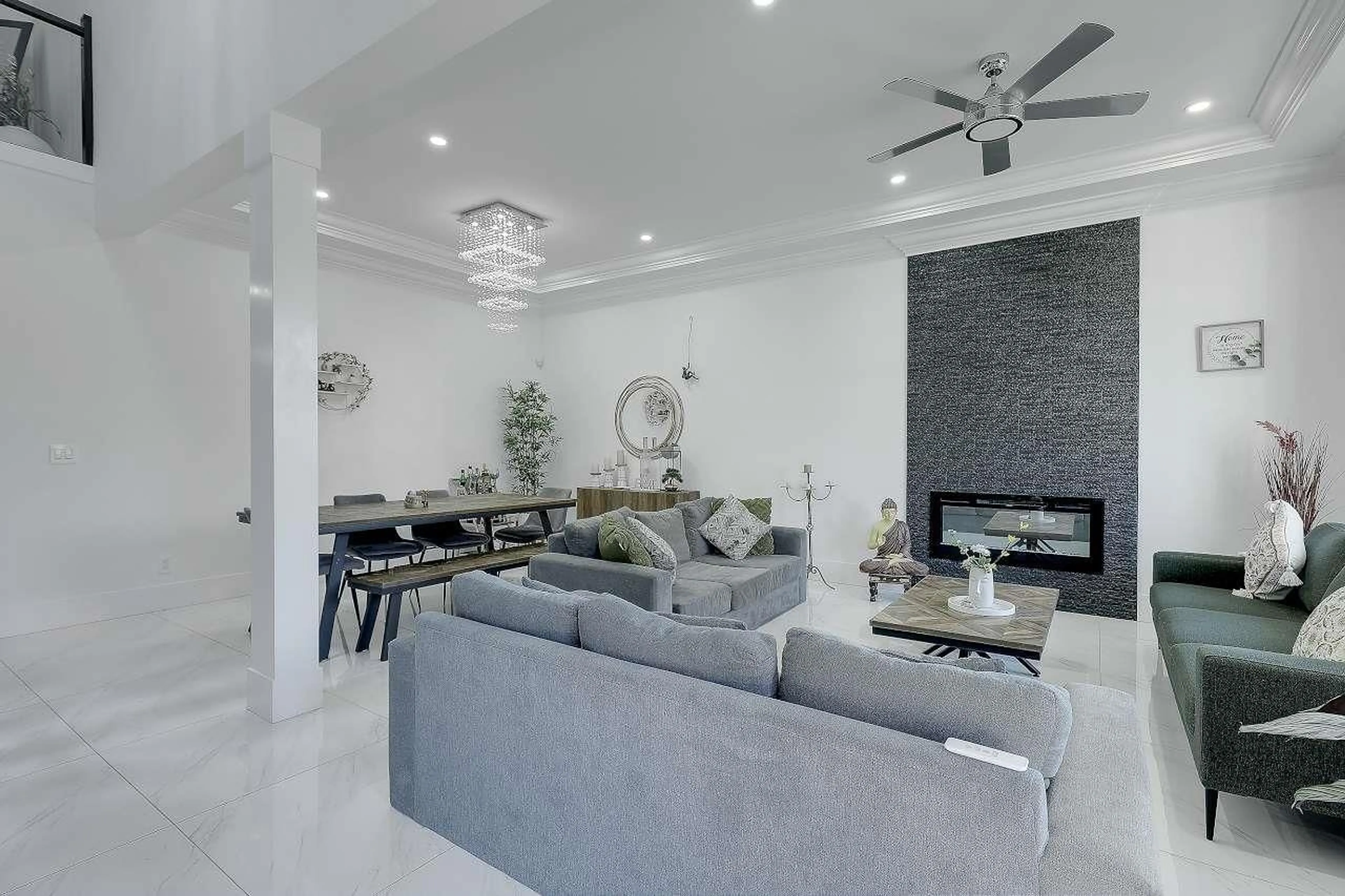 Living room with furniture, ceramic/tile floor for 8232 144A, Surrey British Columbia V3S2X9