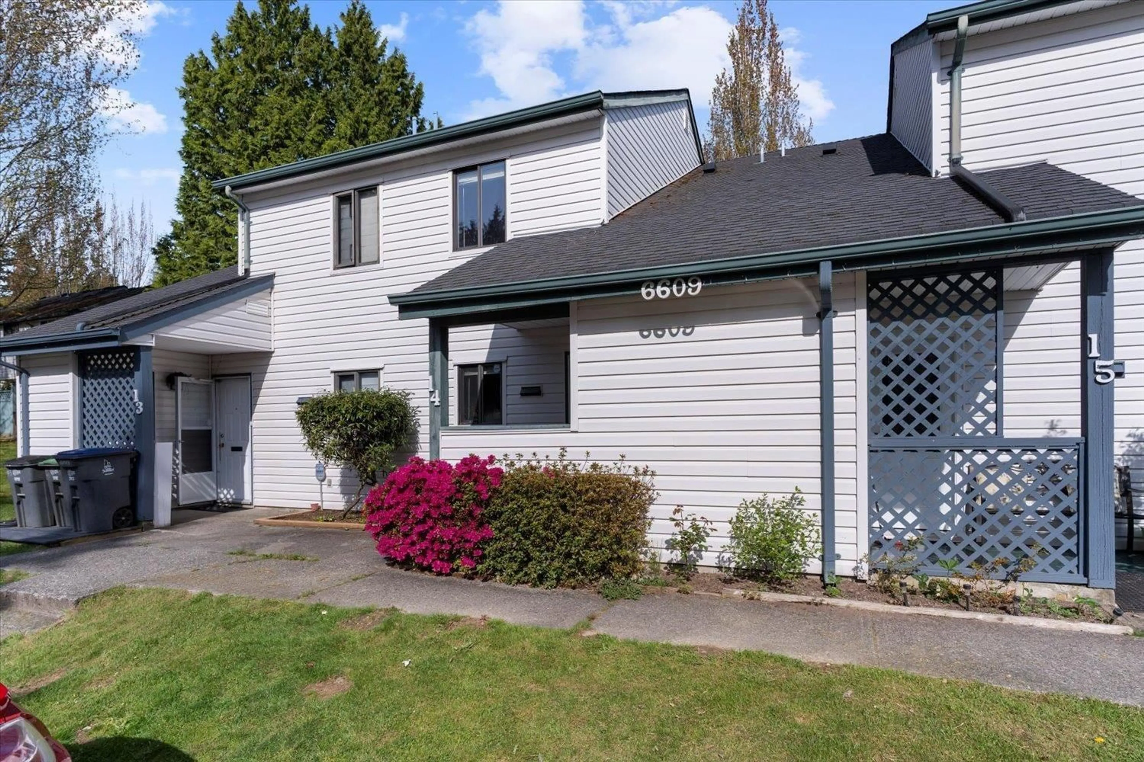 Home with vinyl exterior material, street for 14 - 6609 138, Surrey British Columbia V3W5G7