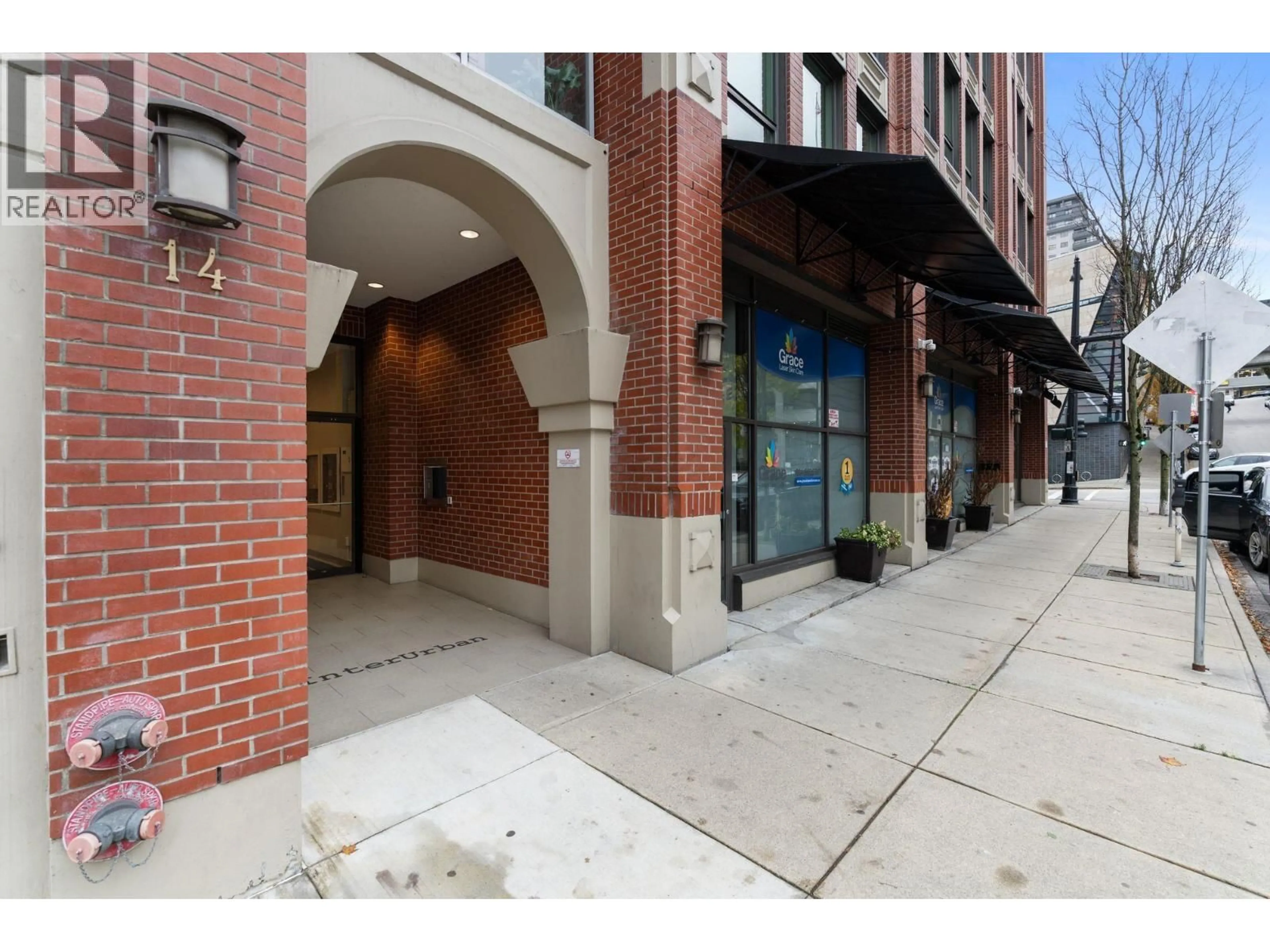Indoor foyer for 1908 - 14 BEGBIE STREET, New Westminster British Columbia V3M0C4