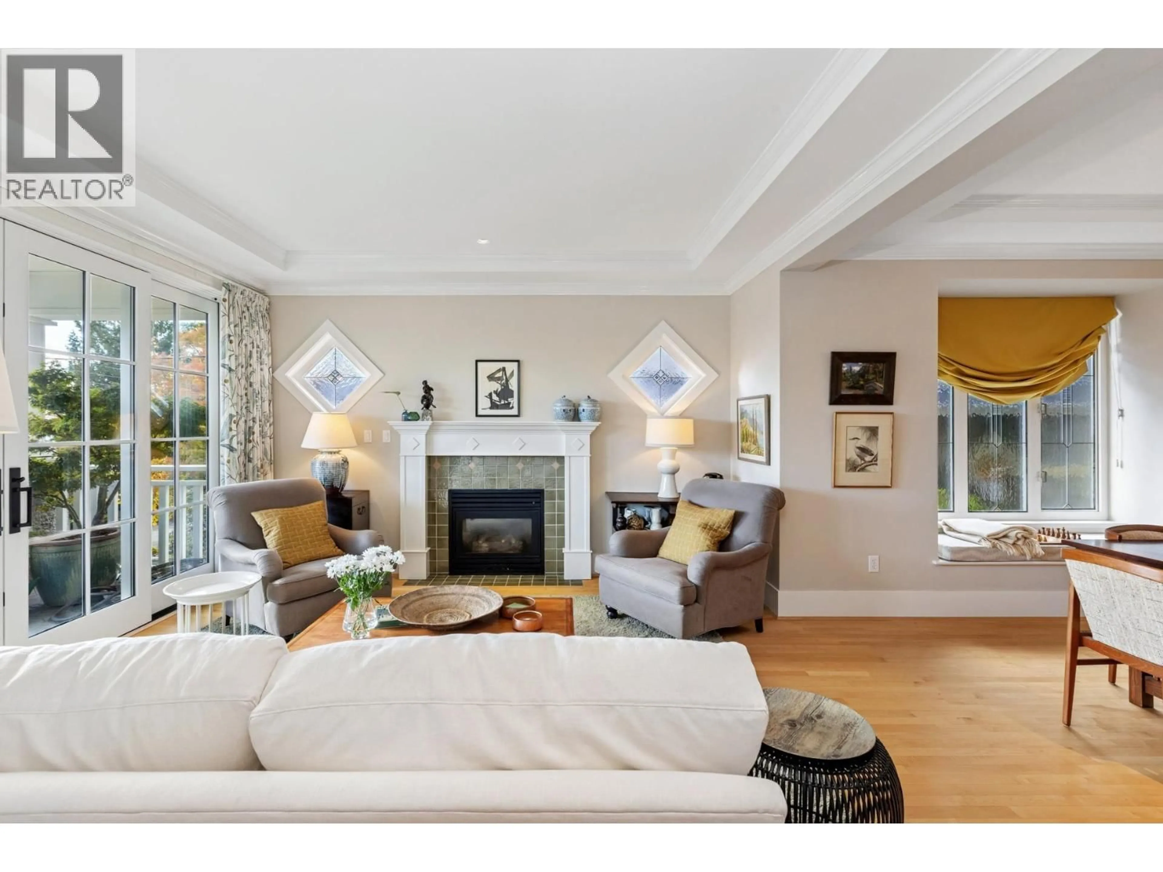 Living room with furniture, unknown for 458 21ST STREET, North Vancouver British Columbia V7L3C2