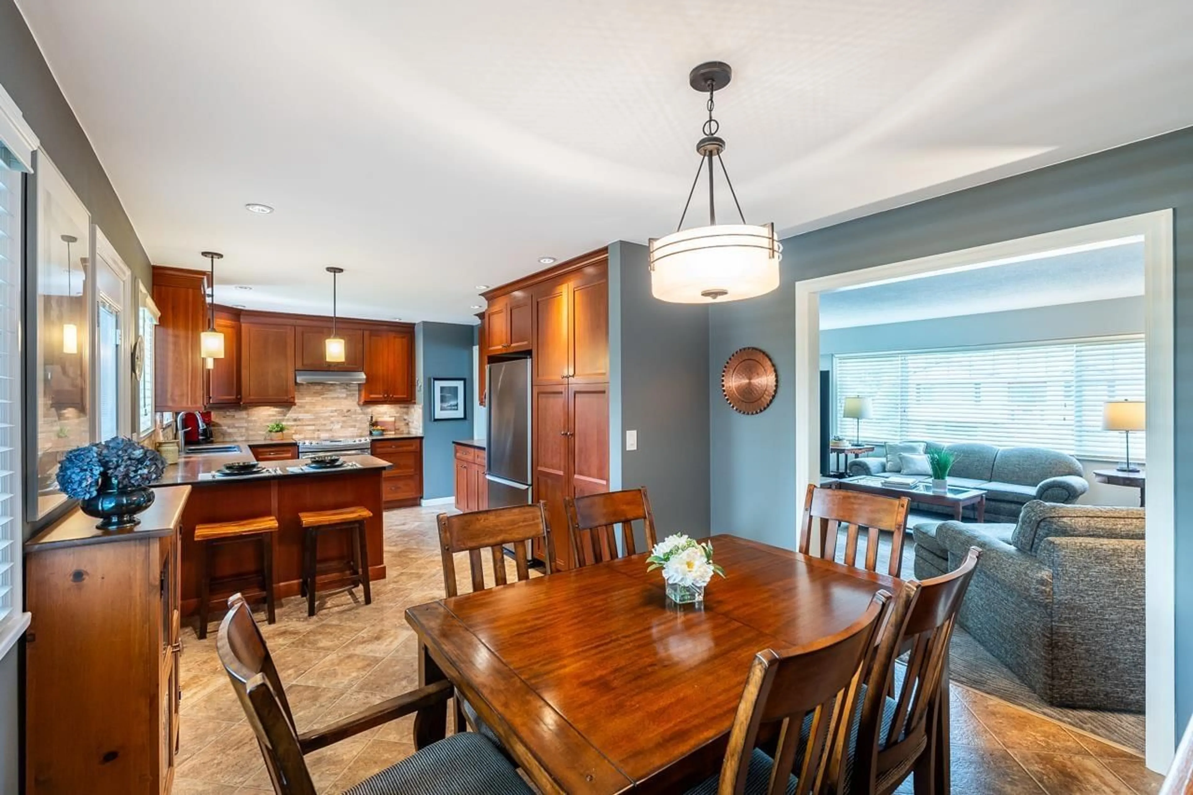 Open concept kitchen, unknown for 11384 74, Delta British Columbia V4C1E1