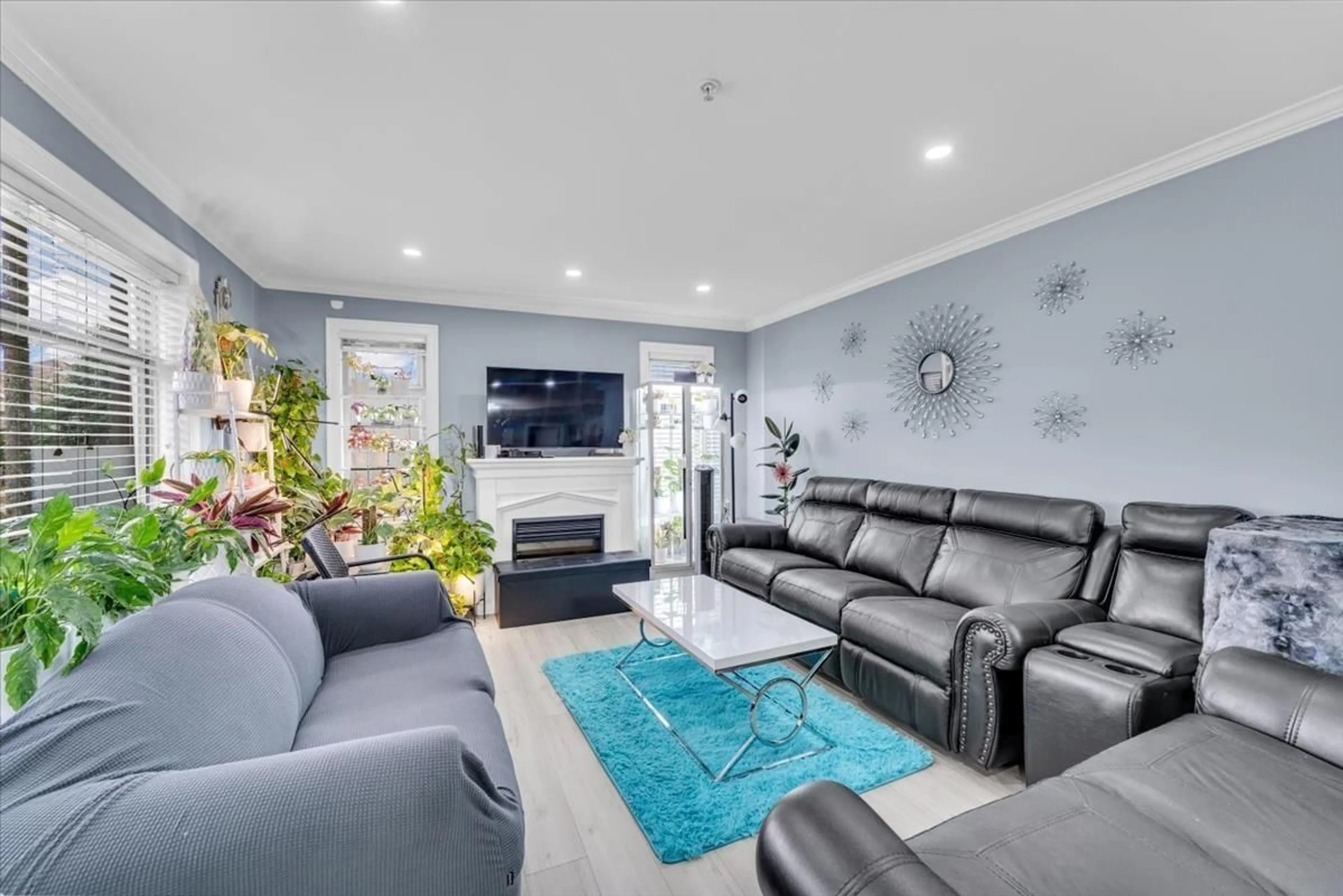 Living room with furniture, unknown for 103 - 45753 STEVENSON ROAD, Chilliwack British Columbia V2R0K8