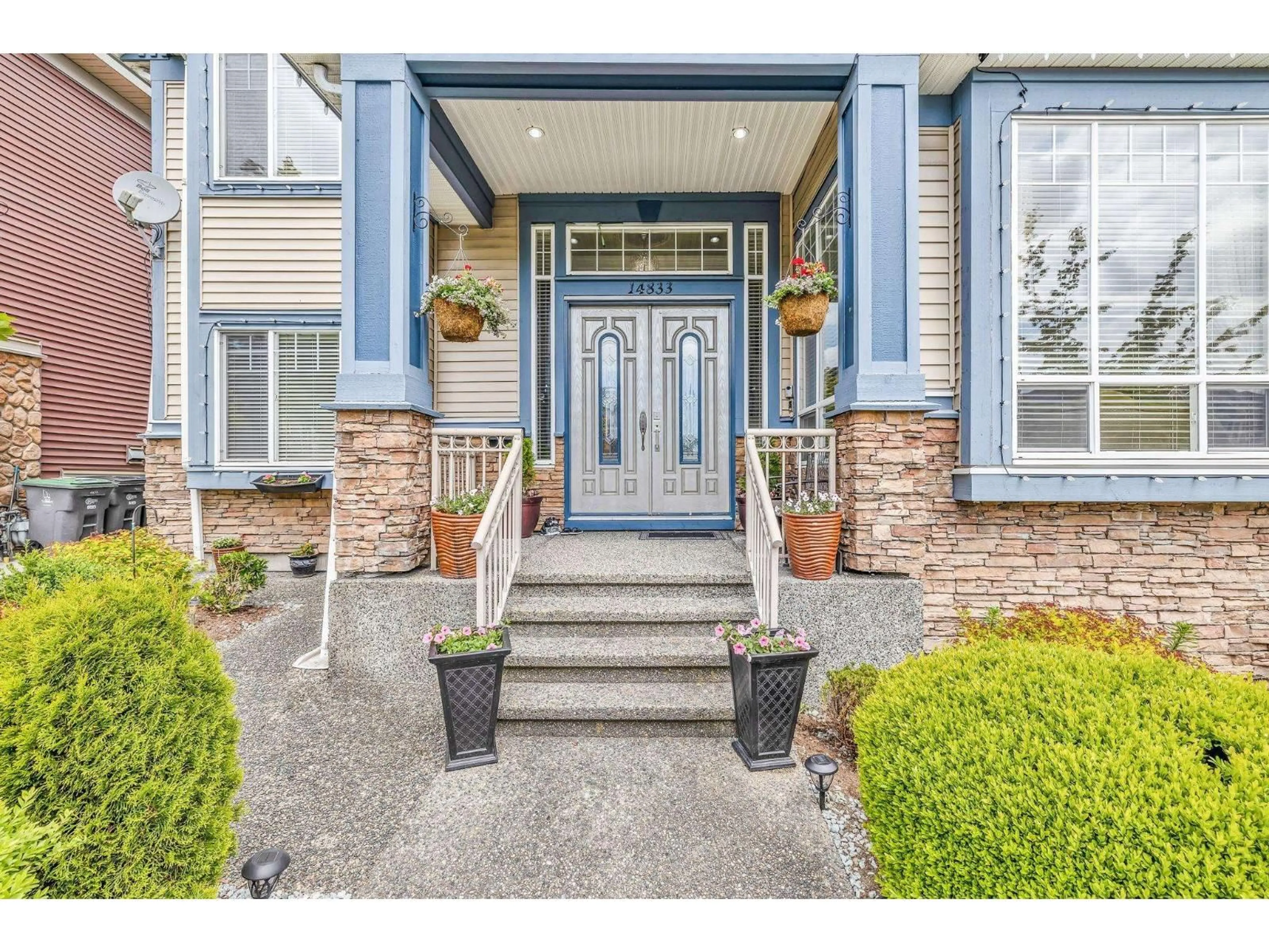Indoor entryway for 14833 71A, Surrey British Columbia V3S2E4