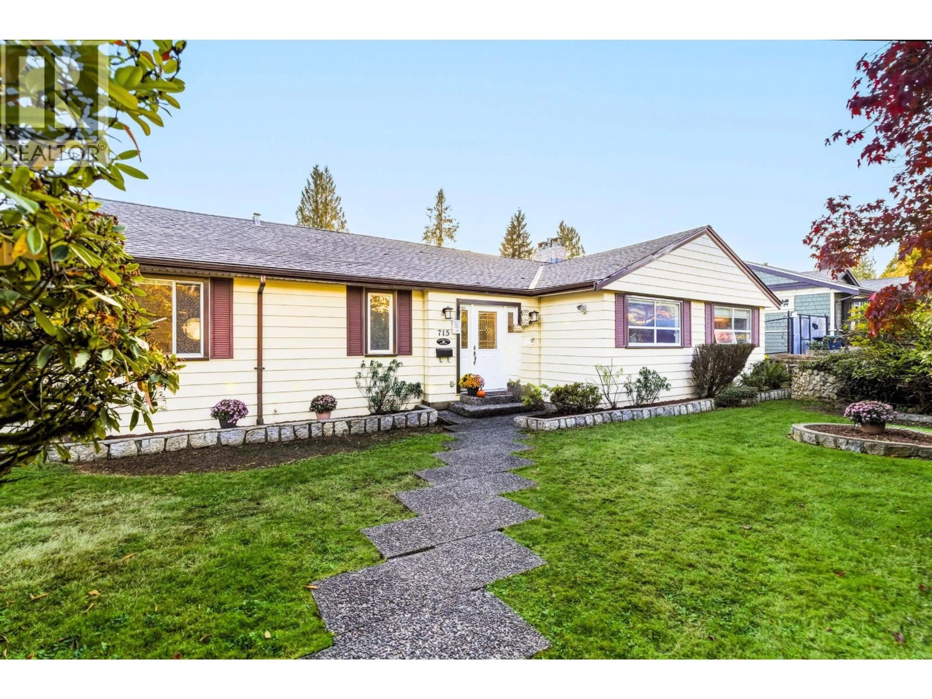 Home with vinyl exterior material, street for 715 KILKEEL PLACE, North Vancouver British Columbia V7N2X2