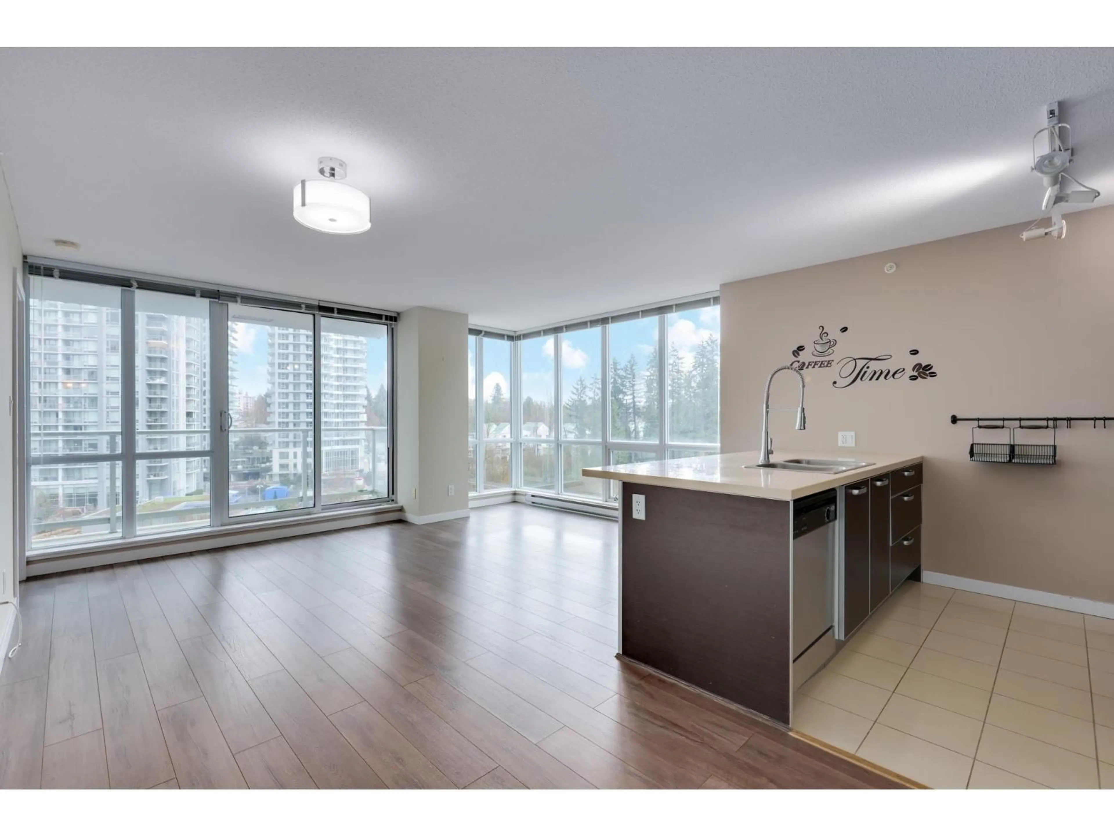Open concept kitchen, wood/laminate floor for 604 - 9981 WHALLEY, Surrey British Columbia V3T0G6