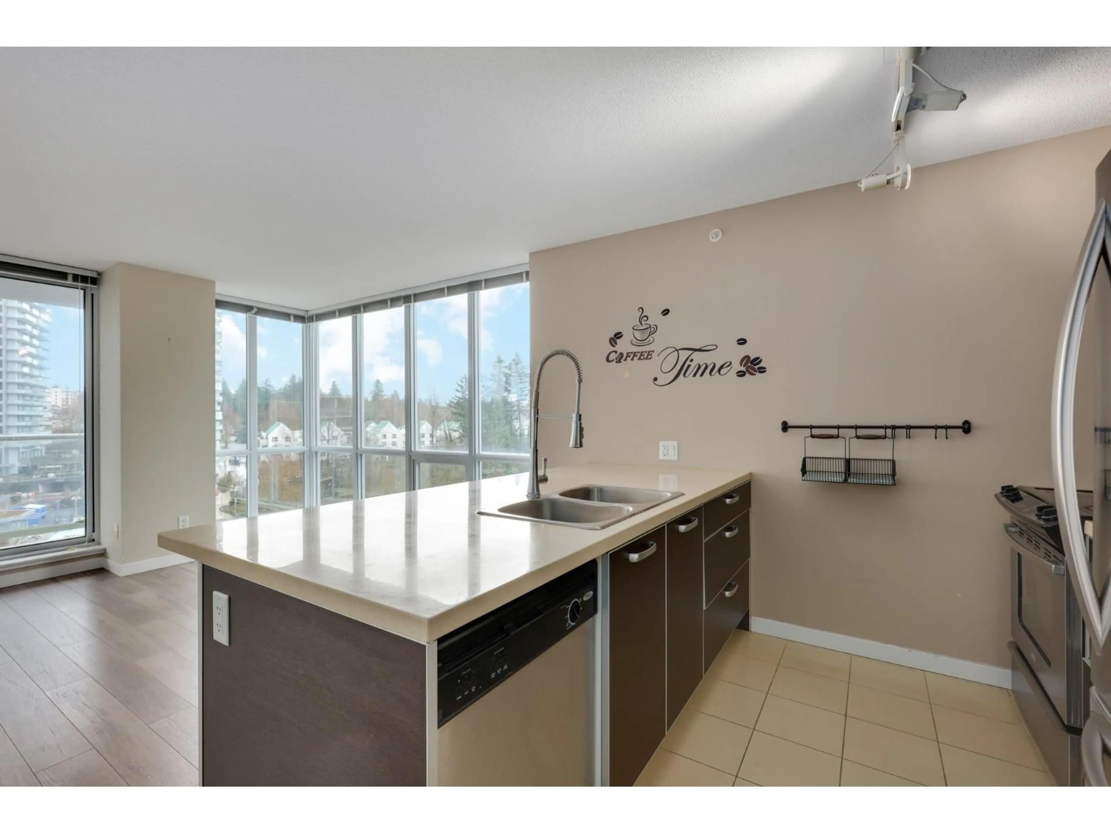 Standard kitchen, unknown for 604 - 9981 WHALLEY, Surrey British Columbia V3T0G6