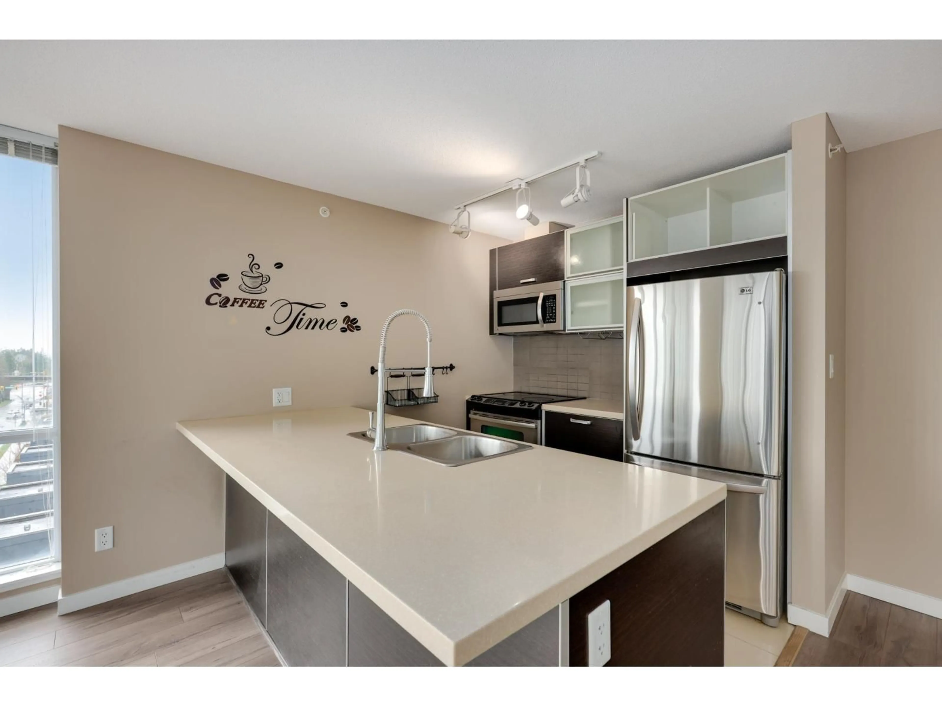 Open concept kitchen, unknown for 604 - 9981 WHALLEY, Surrey British Columbia V3T0G6