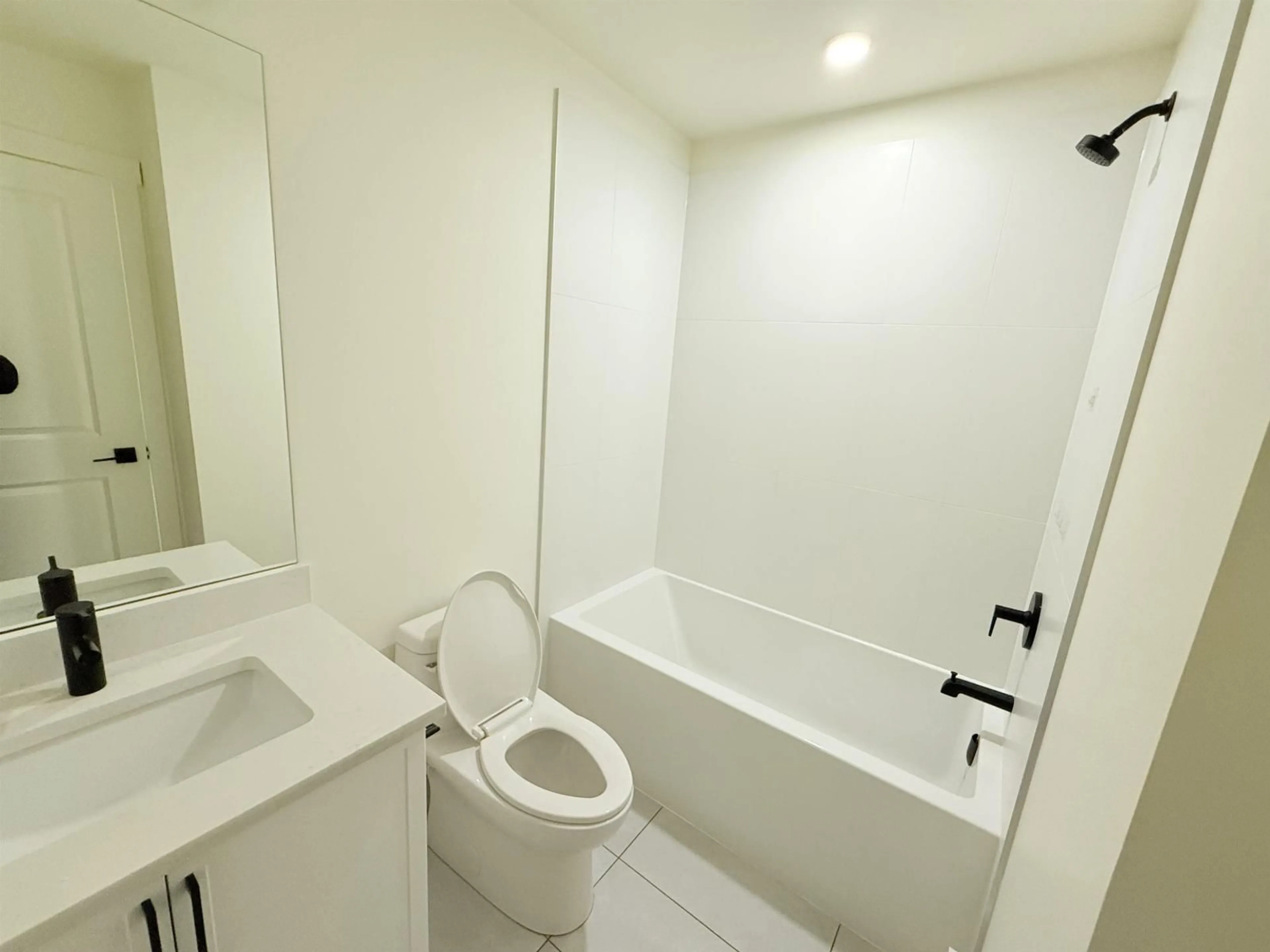 Standard bathroom, unknown for 413 - 7506 199A, Langley British Columbia V2Y3K9