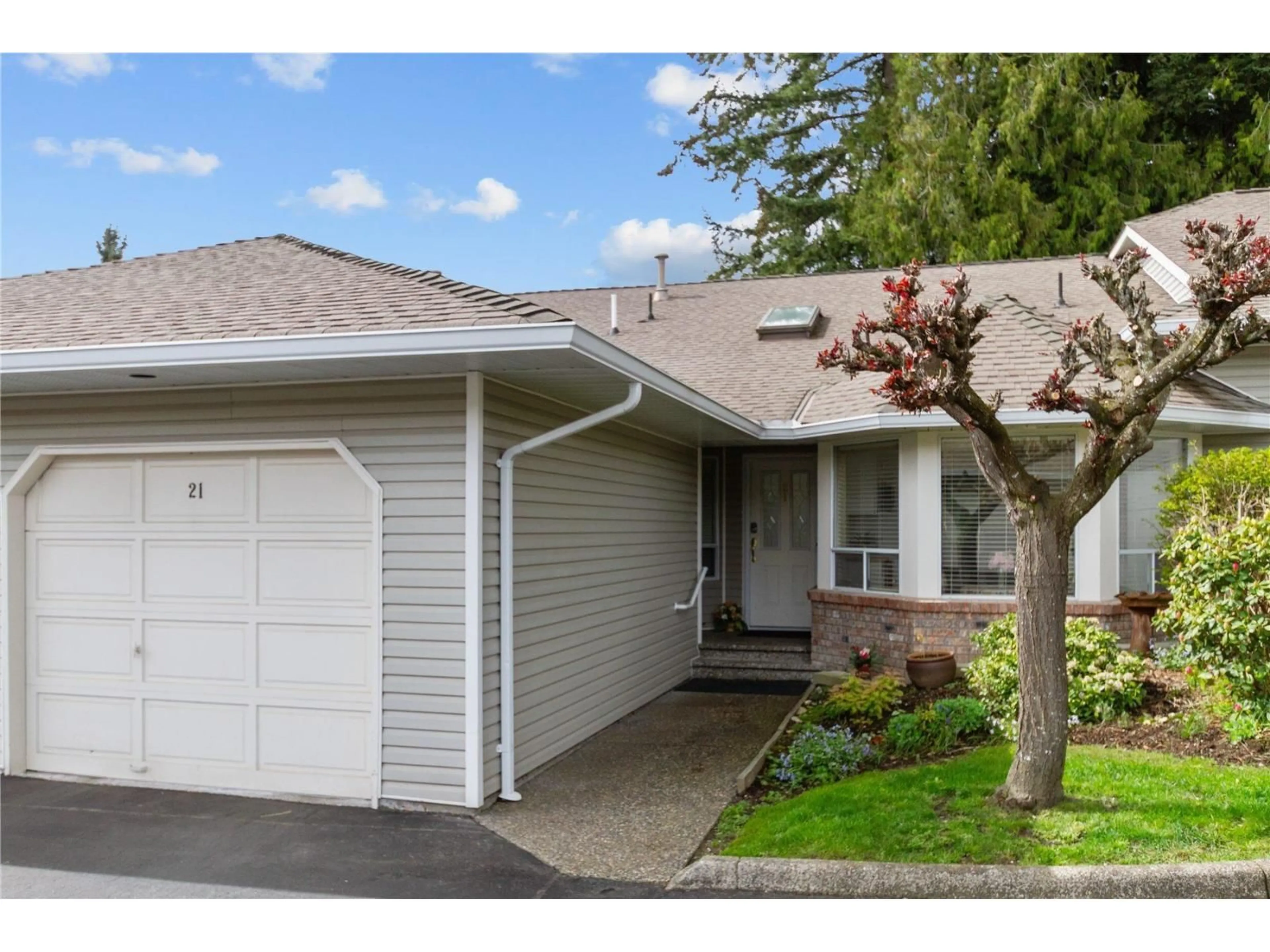 Home with vinyl exterior material, street for 21 - 32615 MURRAY, Abbotsford British Columbia V2T4T8