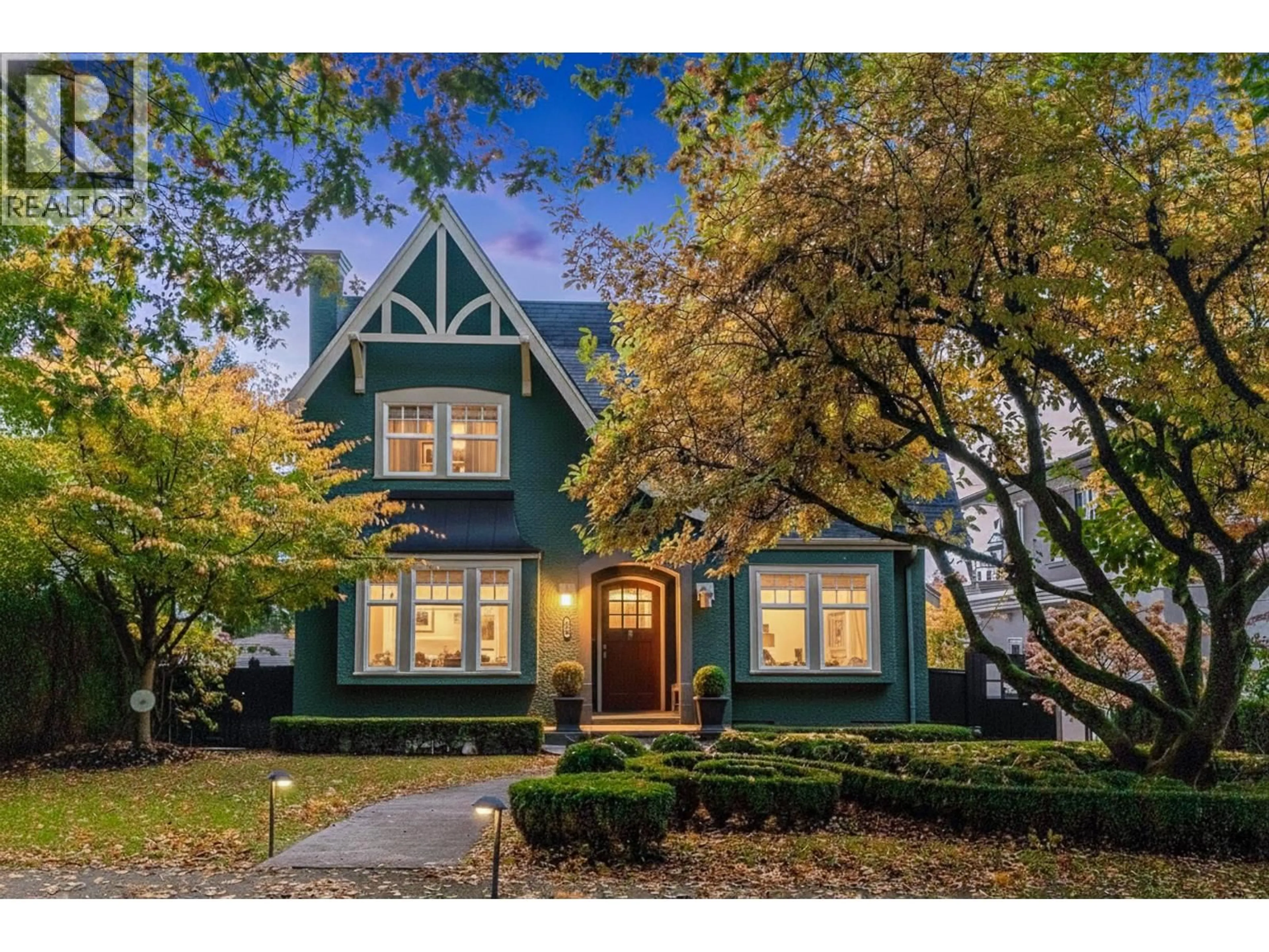 Home with vinyl exterior material, street for 4050 33RD AVENUE, Vancouver British Columbia V6N2J1