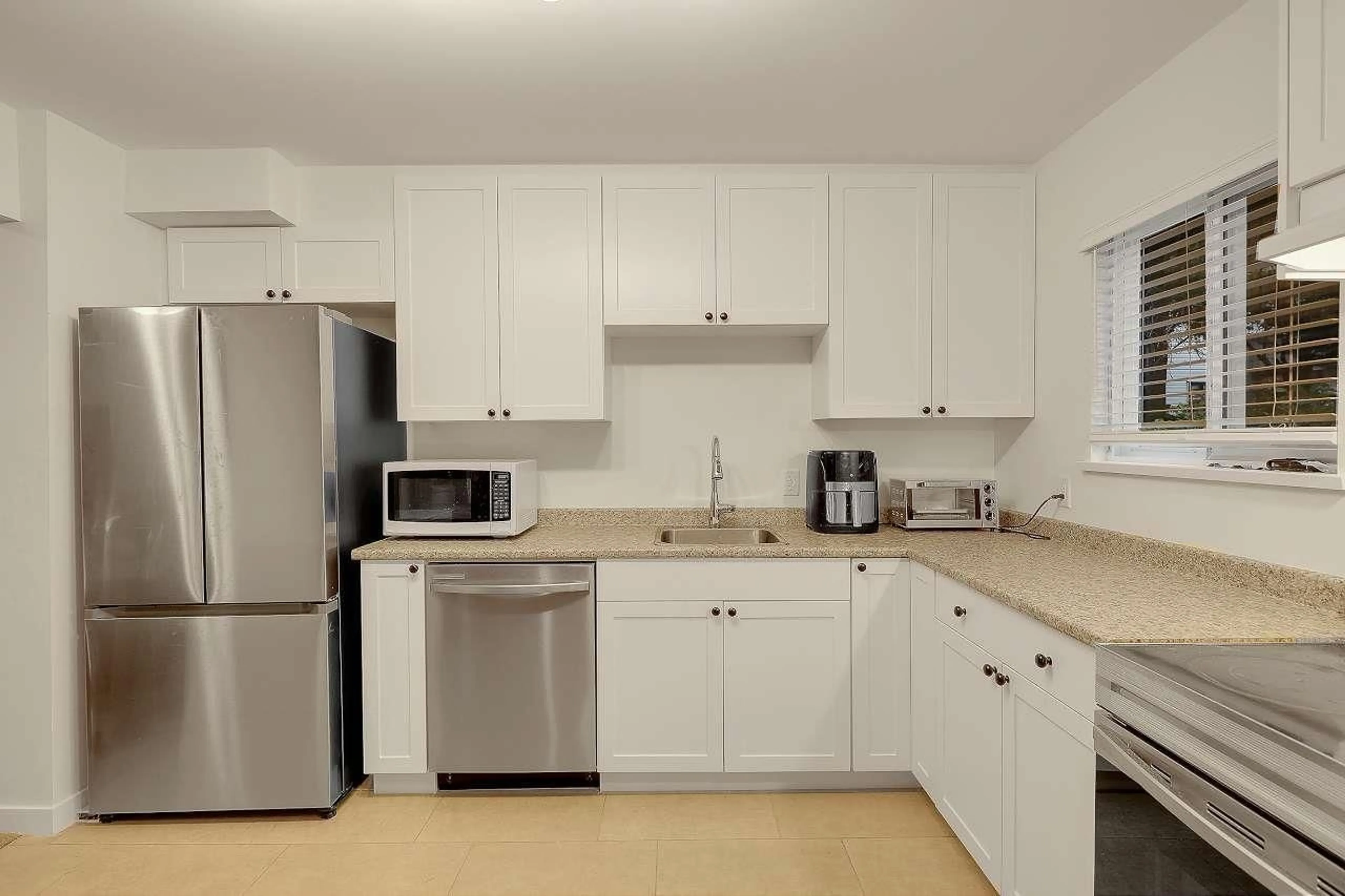 Standard kitchen, unknown for 168 - 13742 67, Surrey British Columbia V3W6X6