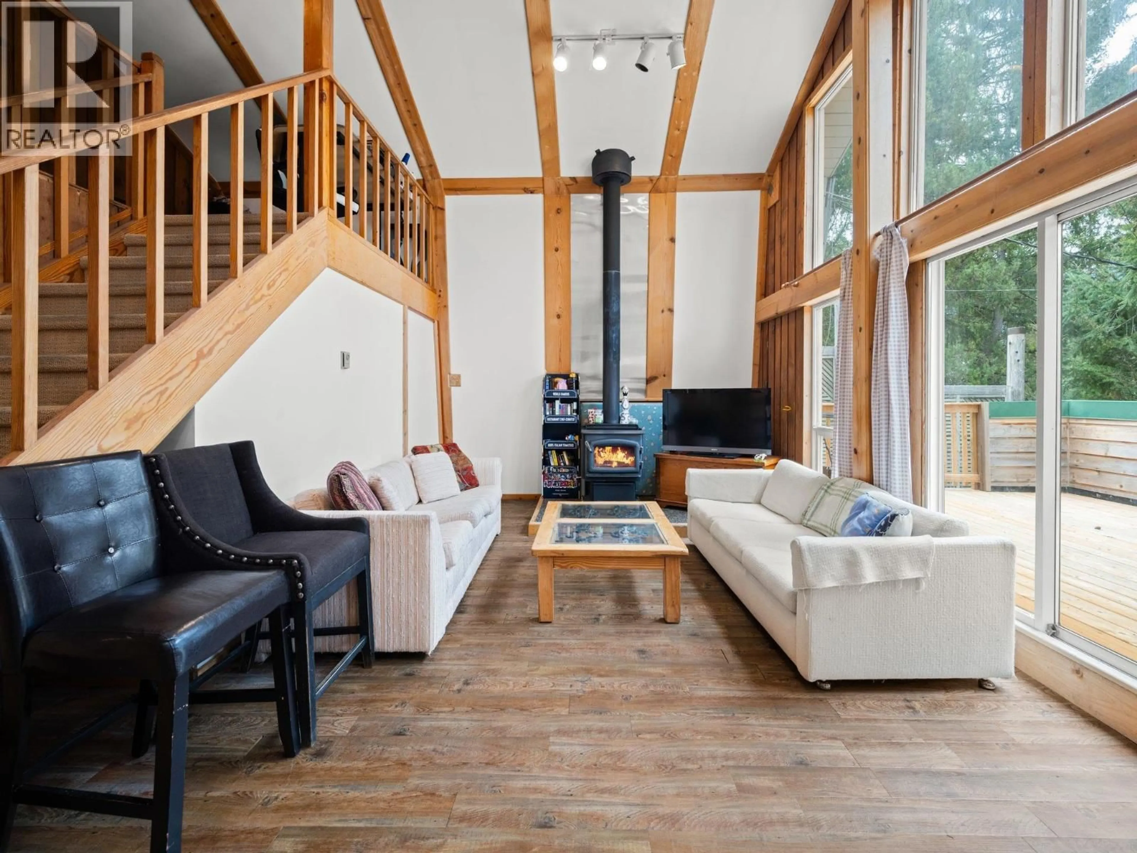Living room with furniture, wood/laminate floor for 9539 EMERALD DRIVE, Whistler British Columbia V8E0G5