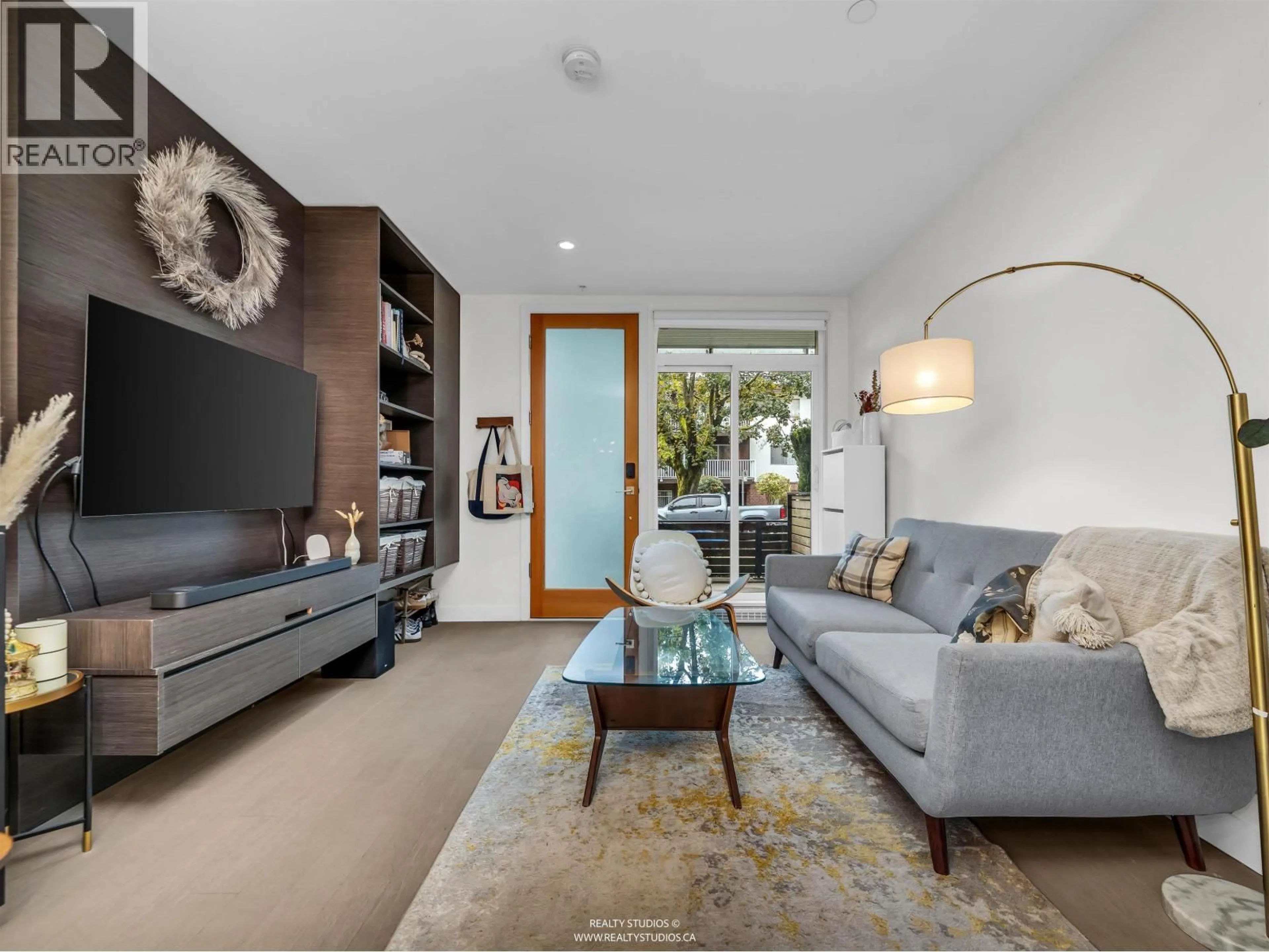 Living room with furniture, unknown for 3177 QUEBEC STREET, Vancouver British Columbia V5T3B3