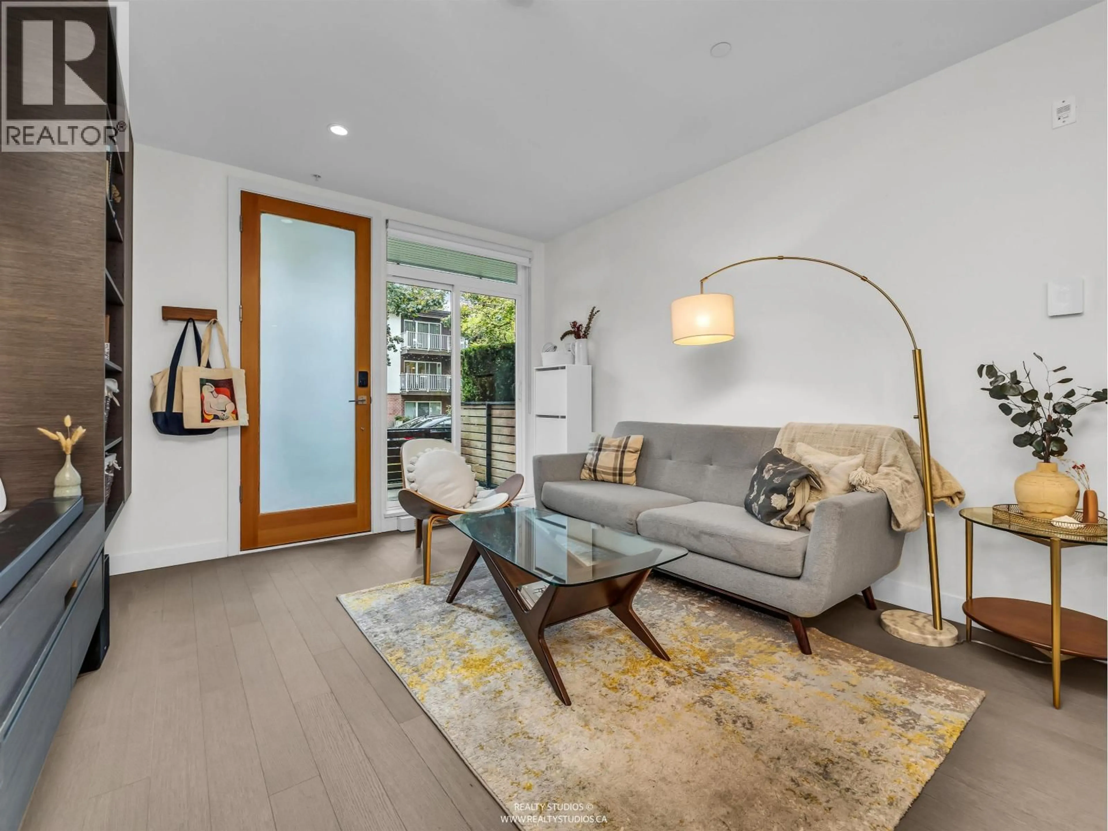 Living room with furniture, wood/laminate floor for 3177 QUEBEC STREET, Vancouver British Columbia V5T3B3