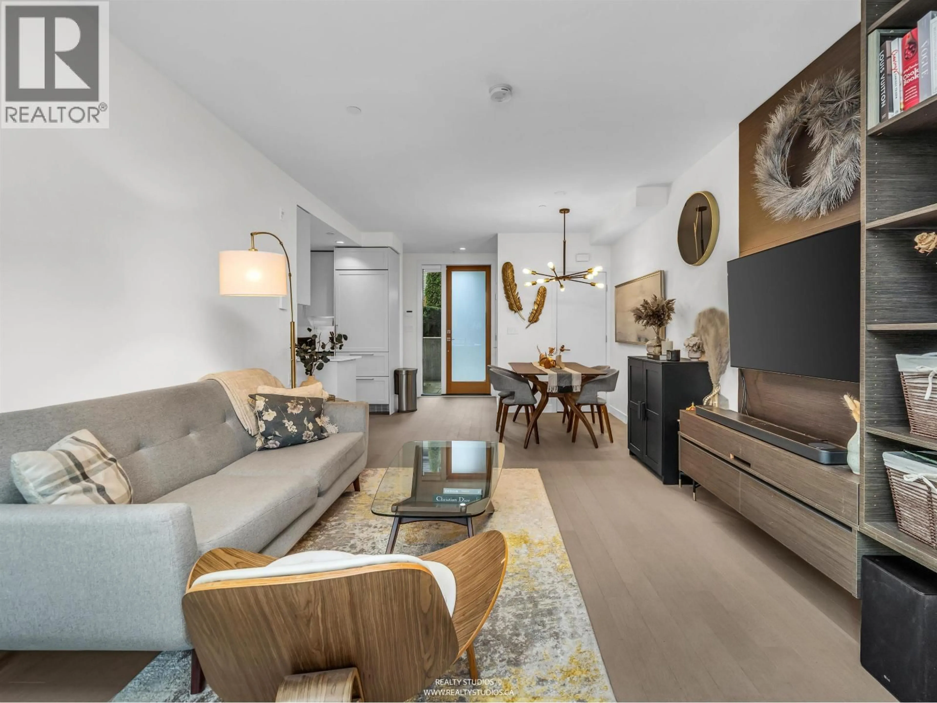 Living room with furniture, wood/laminate floor for 3177 QUEBEC STREET, Vancouver British Columbia V5T3B3