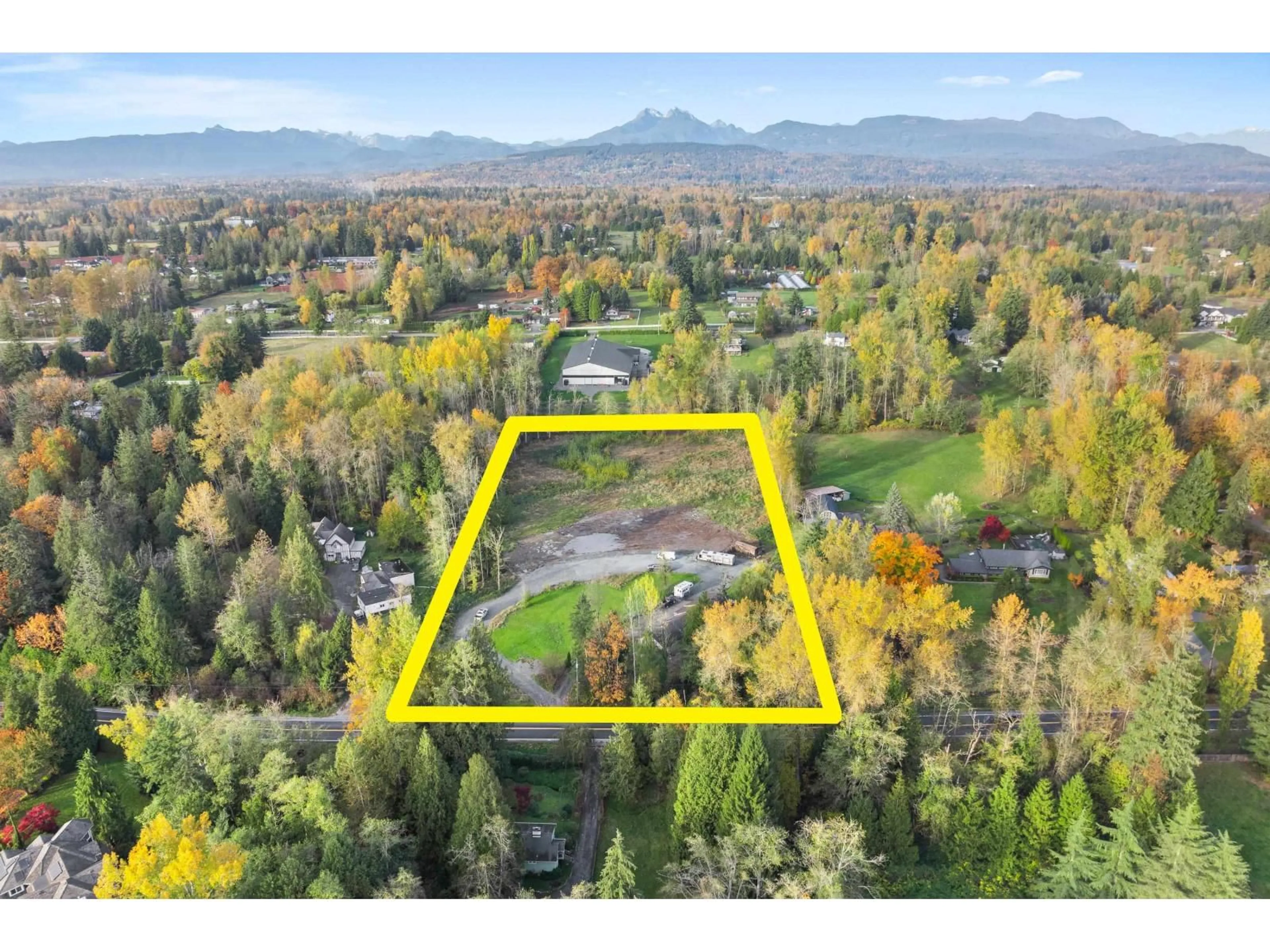 A pic from outside/outdoor area/front of a property/back of a property/a pic from drone, mountain view for 25887 60, Langley British Columbia V4W1L3