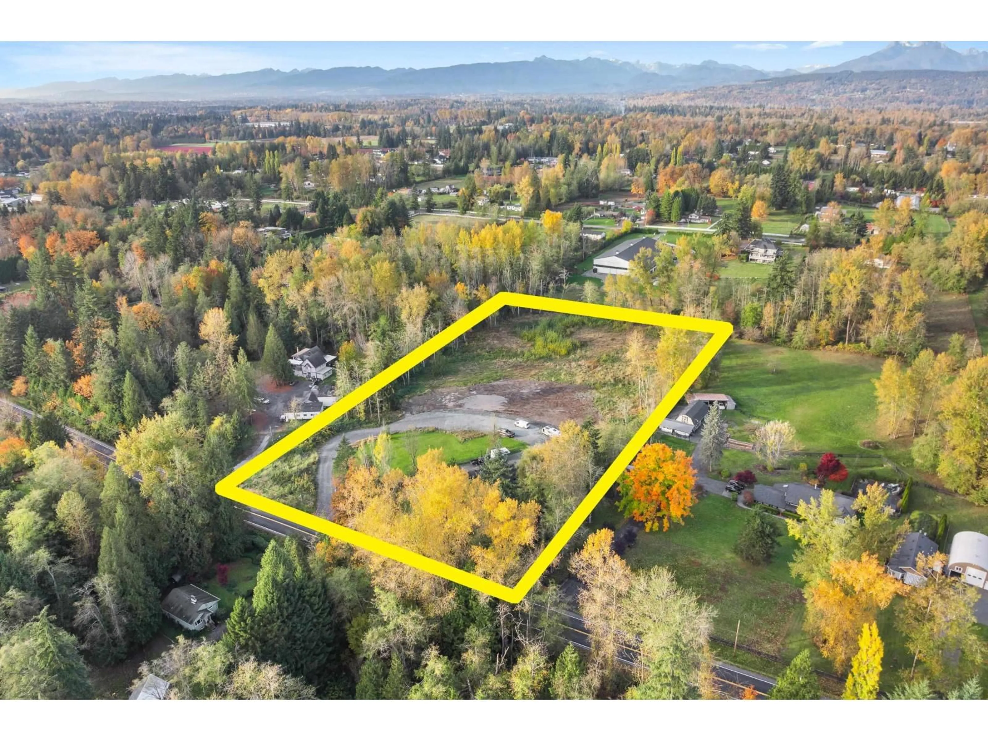A pic from outside/outdoor area/front of a property/back of a property/a pic from drone, mountain view for 25887 60, Langley British Columbia V4W1L3