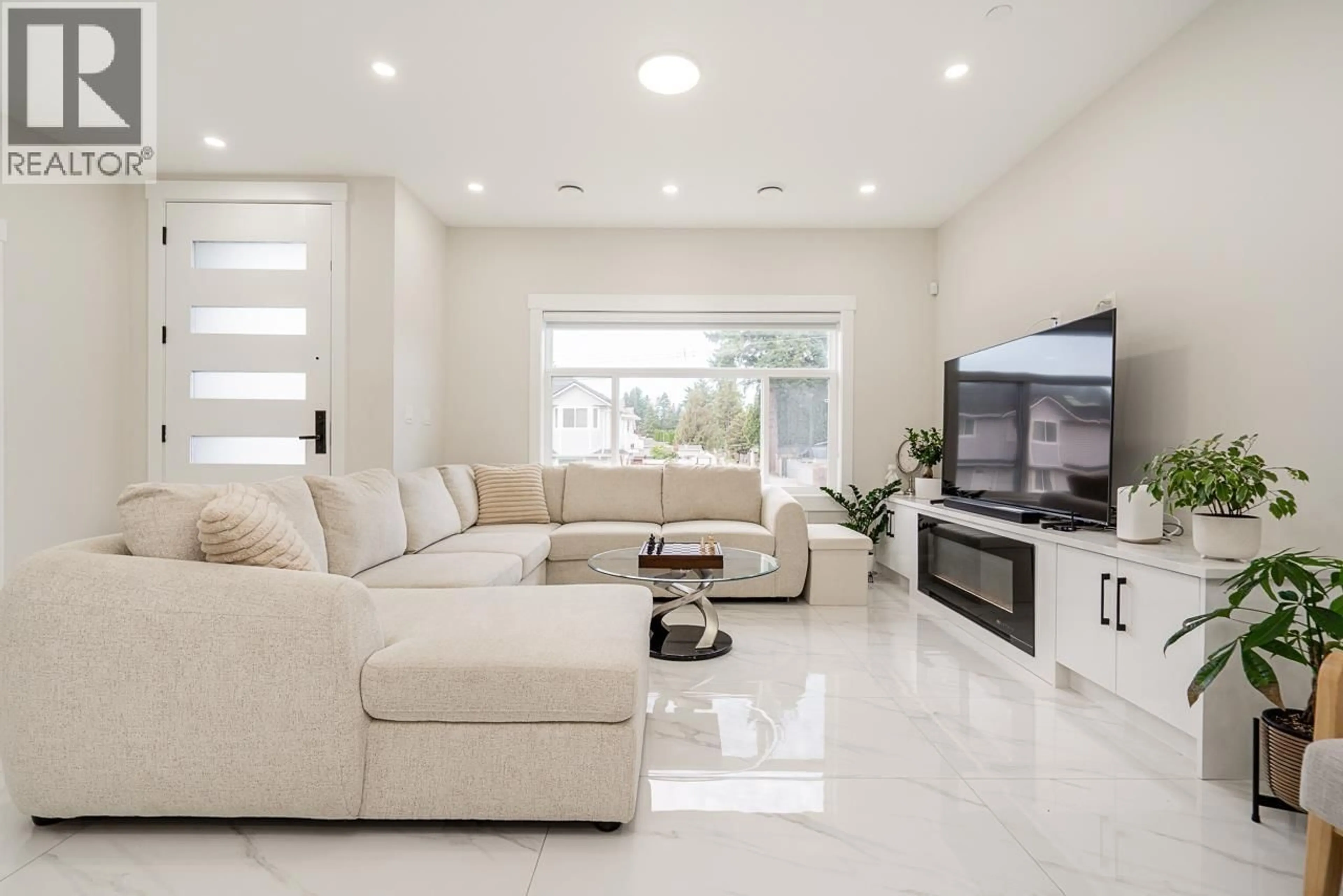 Living room with furniture, ceramic/tile floor for 3080 OXFORD STREET, Coquitlam British Columbia V3B4C3
