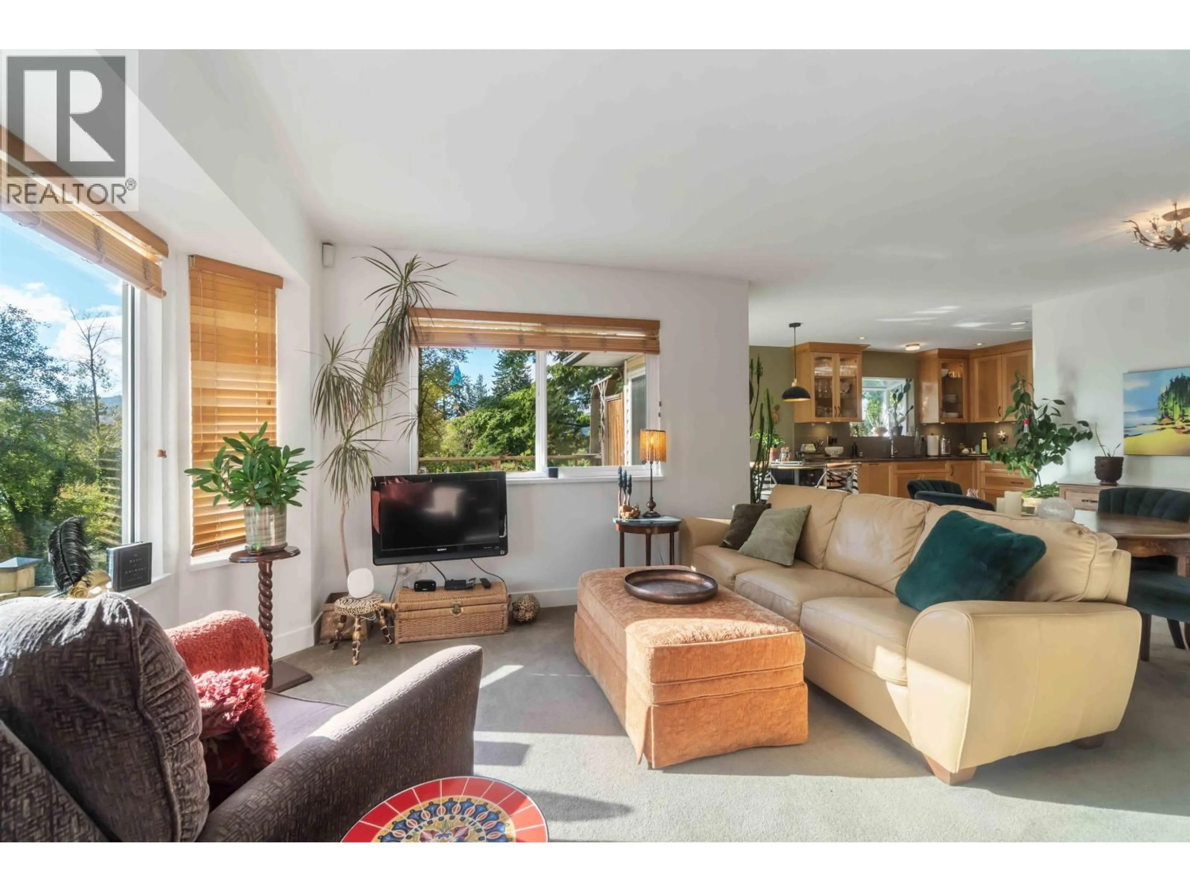 Living room with furniture, unknown for 532 SAN REMO DRIVE, Port Moody British Columbia V3H4K4