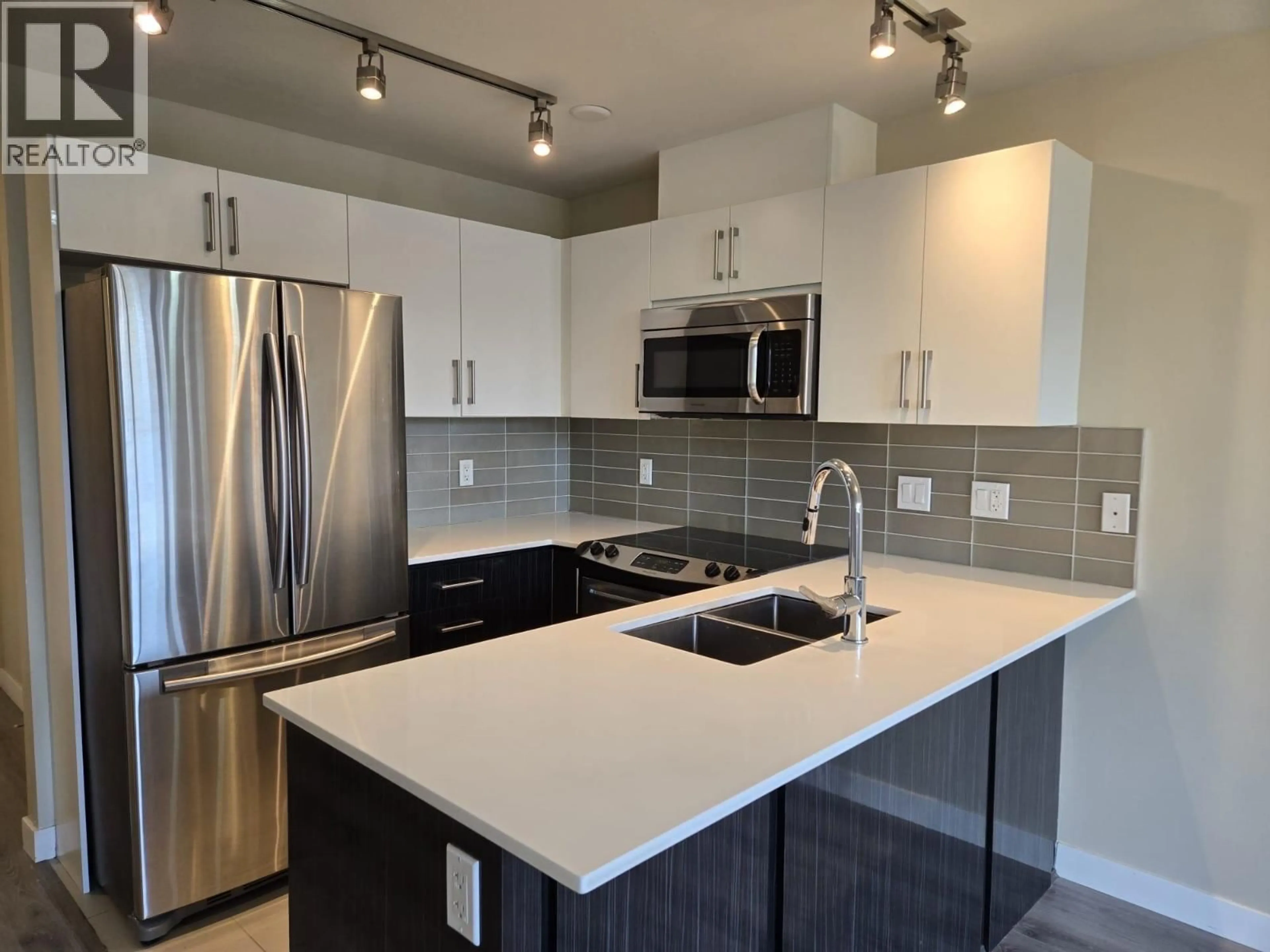 Open concept kitchen, unknown for 512 - 2689 KINGSWAY, Vancouver British Columbia V5R0C3
