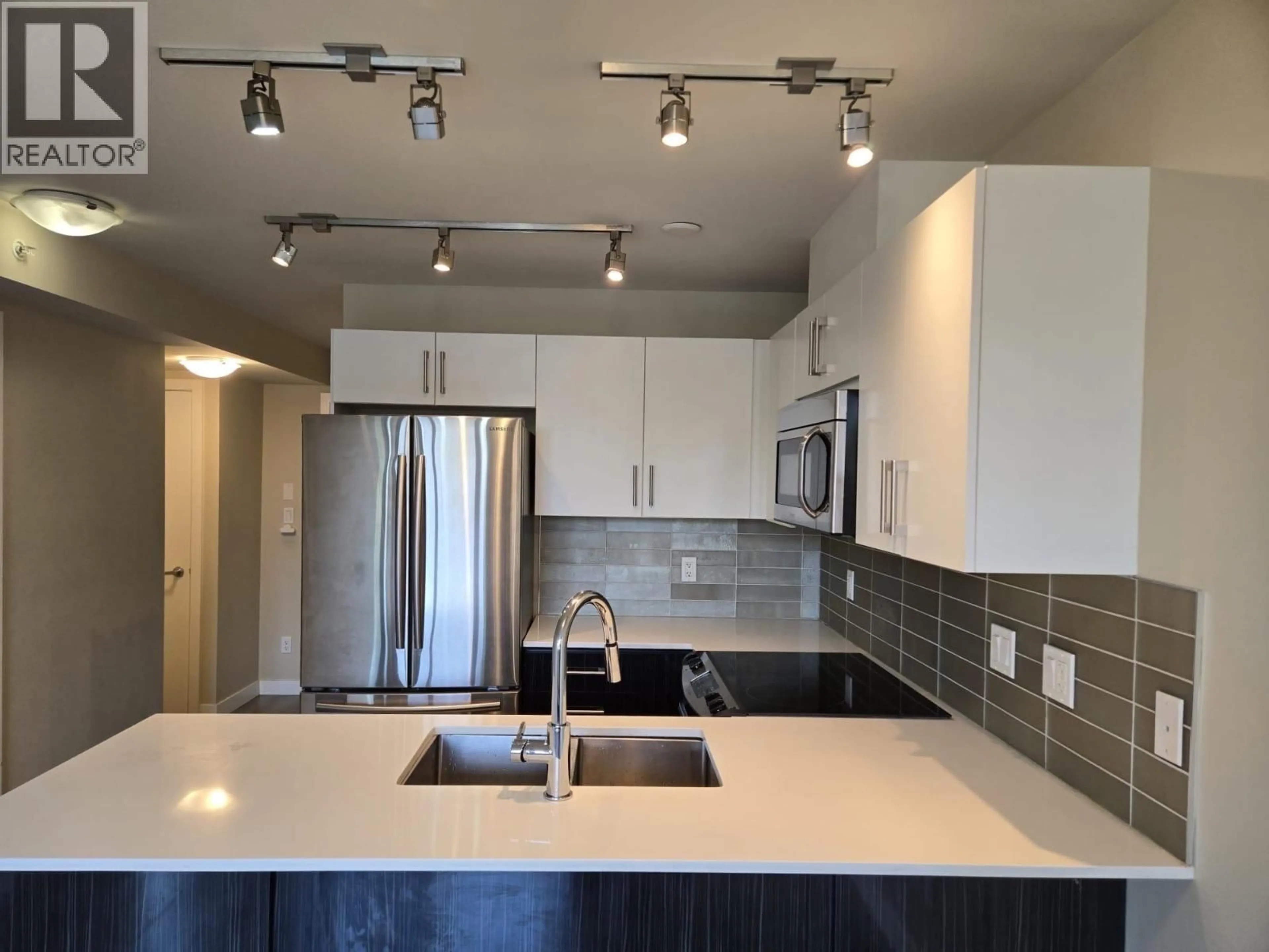 Open concept kitchen, unknown for 512 - 2689 KINGSWAY, Vancouver British Columbia V5R0C3