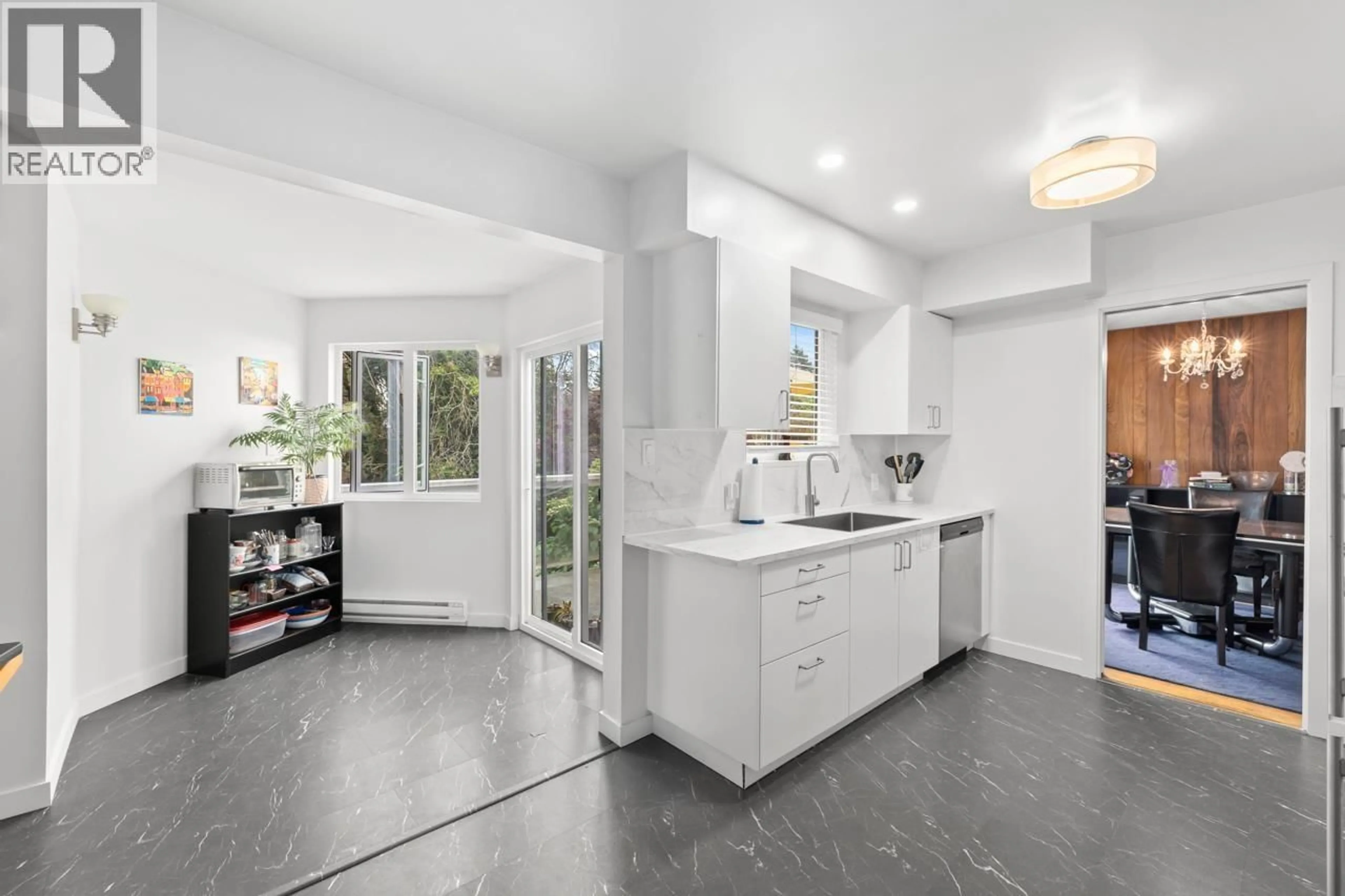 Open concept kitchen, ceramic/tile floor for 3878 ROYAL OAK AVENUE, Burnaby British Columbia V5G3M2