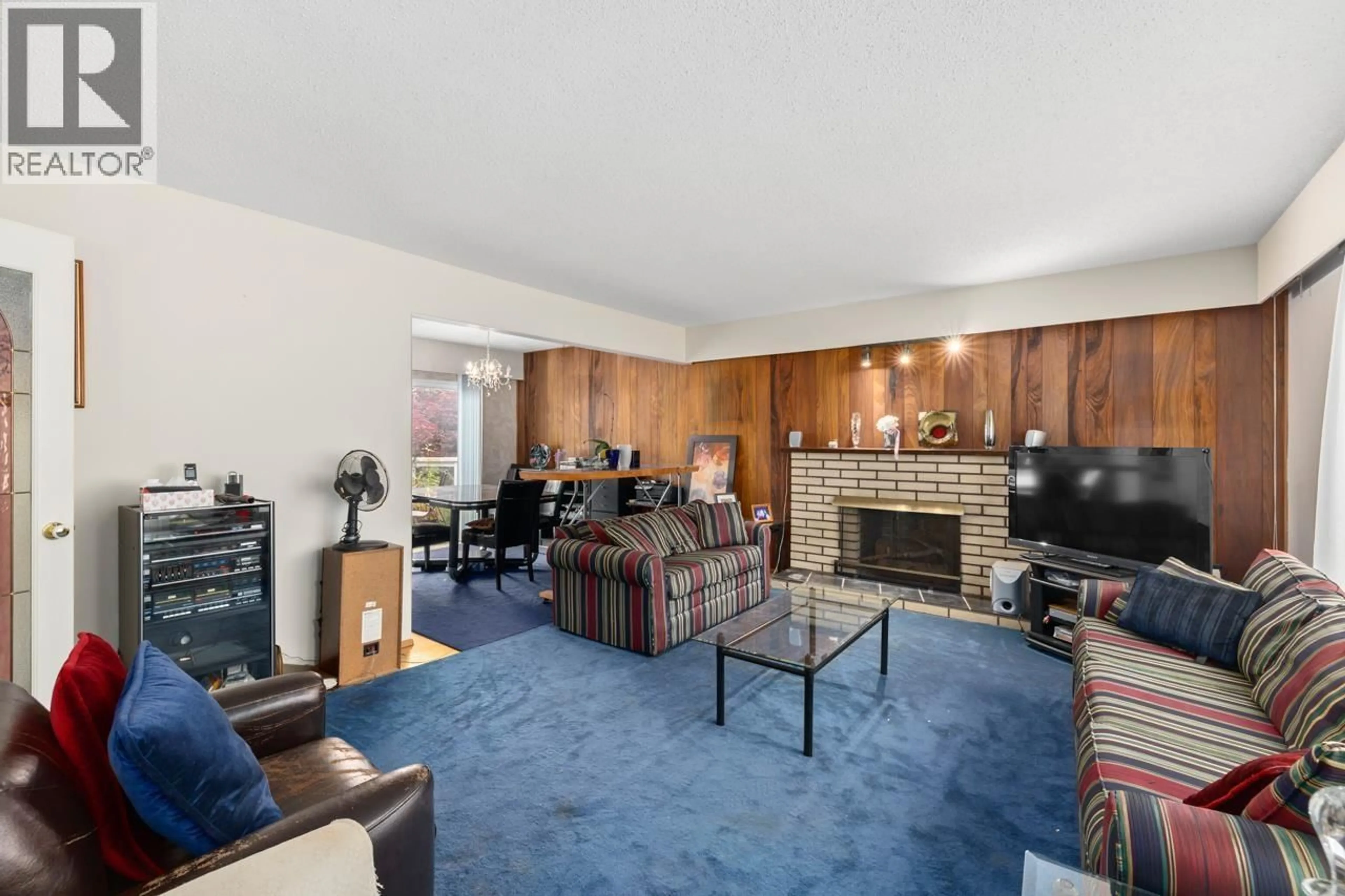 Living room with furniture, unknown for 3878 ROYAL OAK AVENUE, Burnaby British Columbia V5G3M2