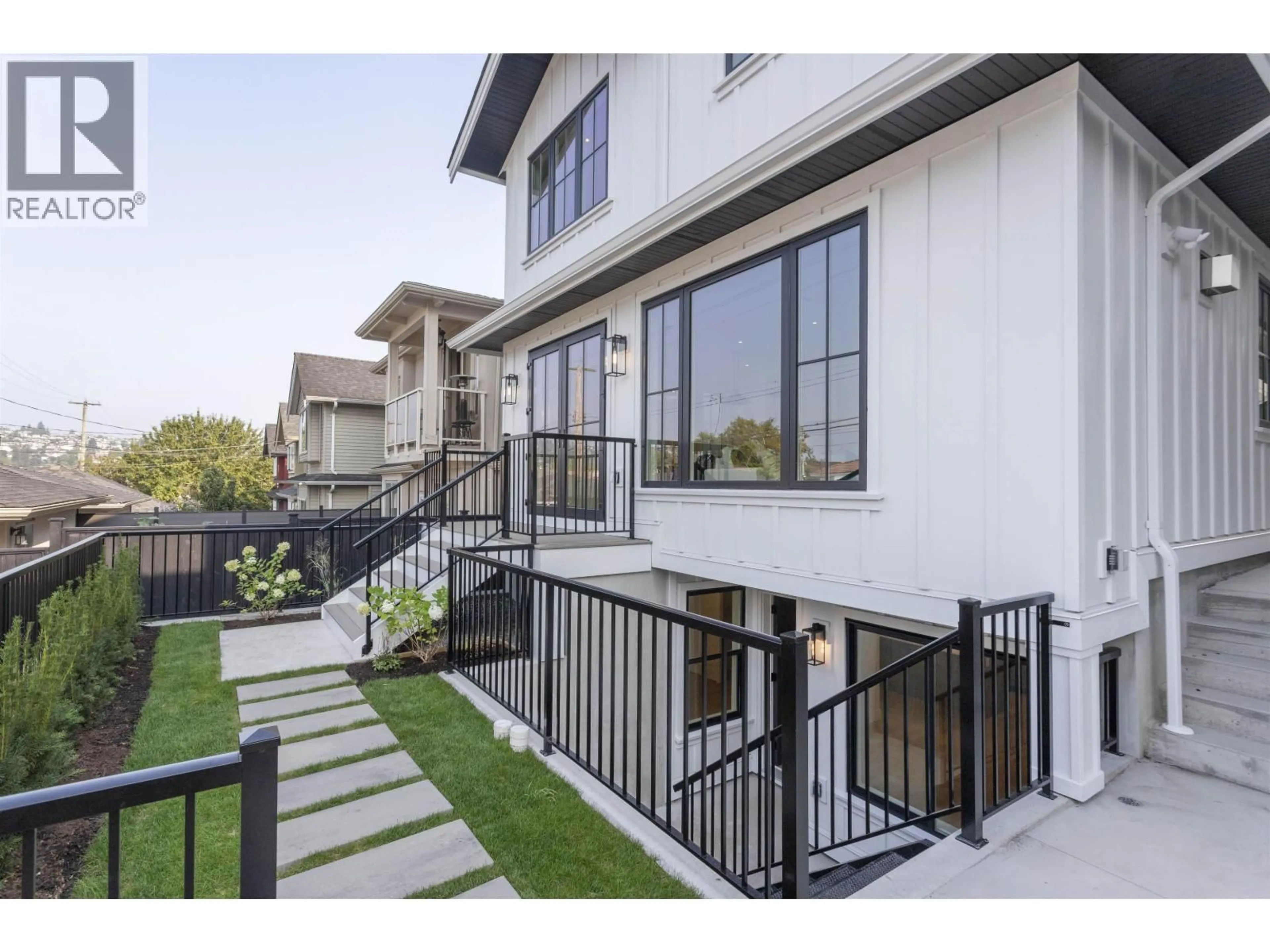Unknown for 2 - 4315 ALBERT STREET, Burnaby British Columbia V5C2E9