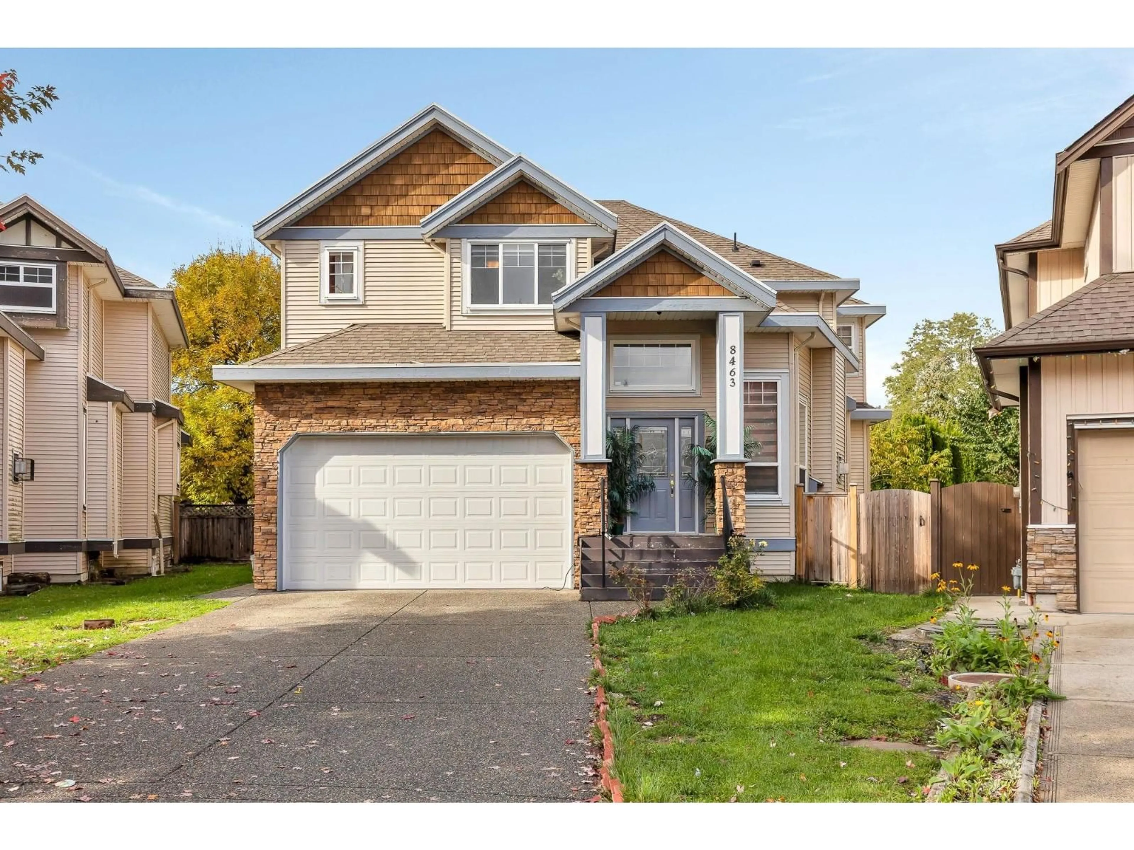 Home with vinyl exterior material, street for 8463 BAILEY, Mission British Columbia V4S0B3