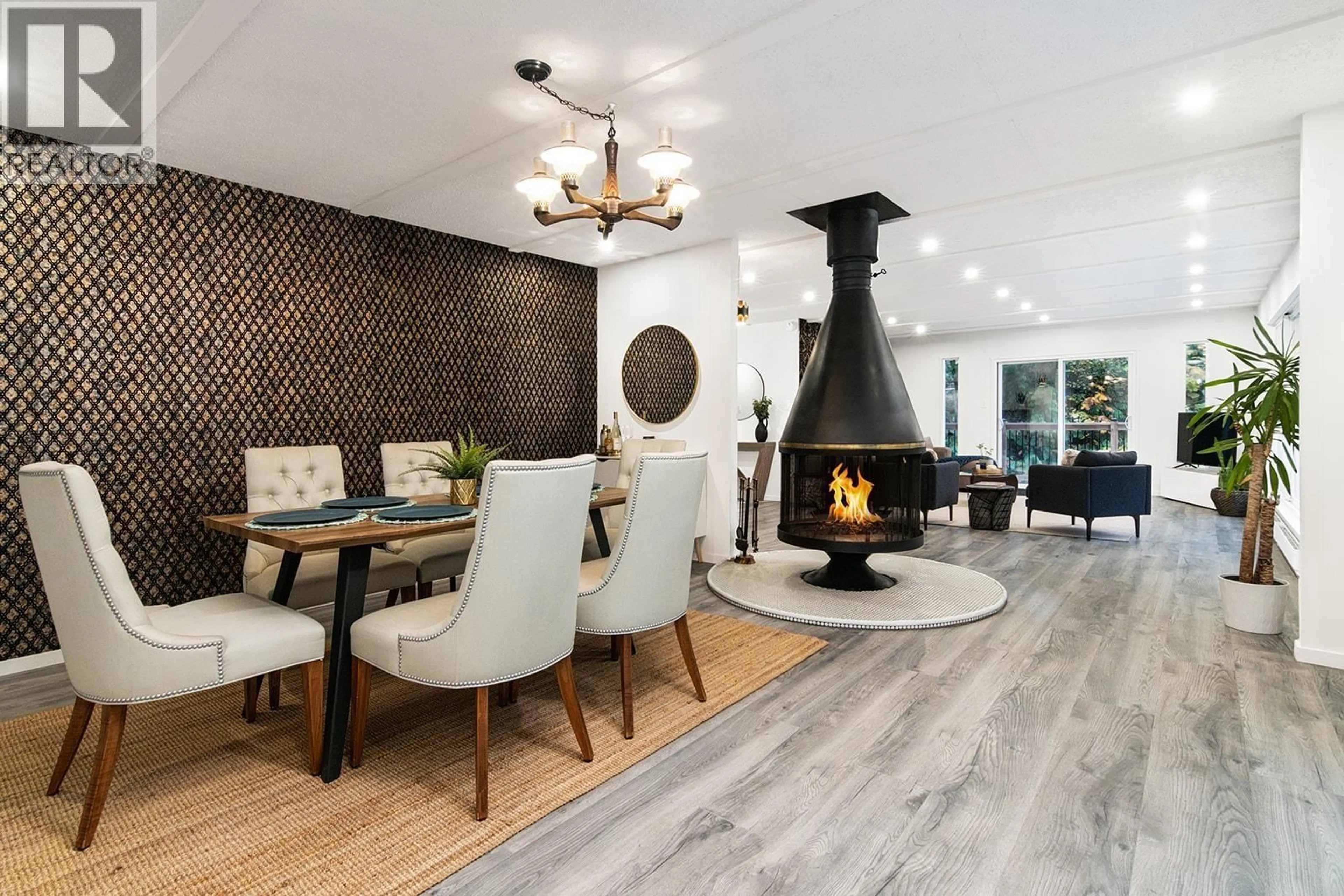 Dining room, unknown for 40202 SKYLINE DRIVE, Squamish British Columbia V8B0L1