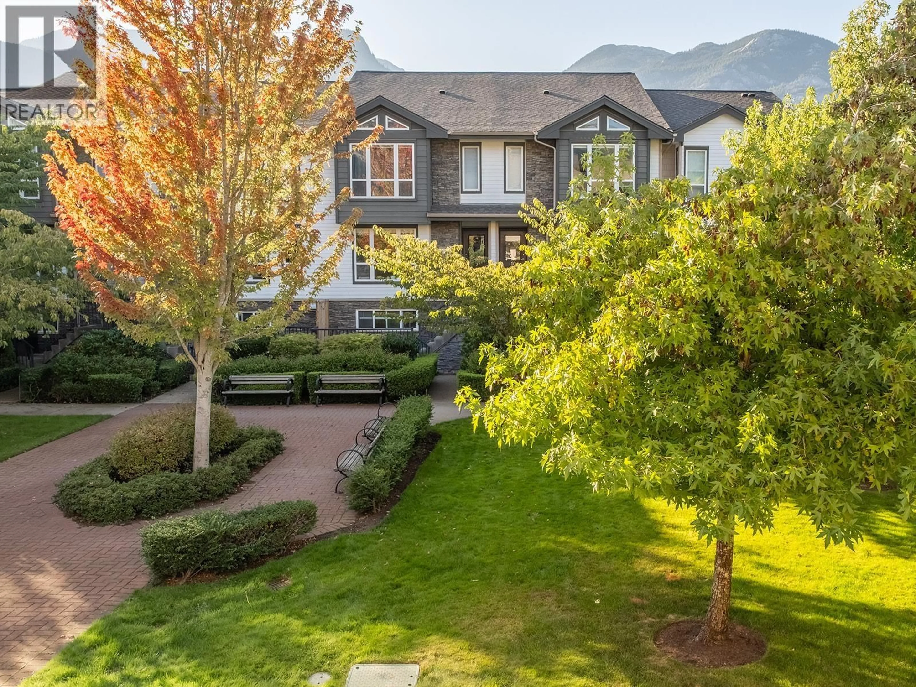 A pic from outside/outdoor area/front of a property/back of a property/a pic from drone, unknown for 2 - 1261 MAIN STREET, Squamish British Columbia V8B0P7