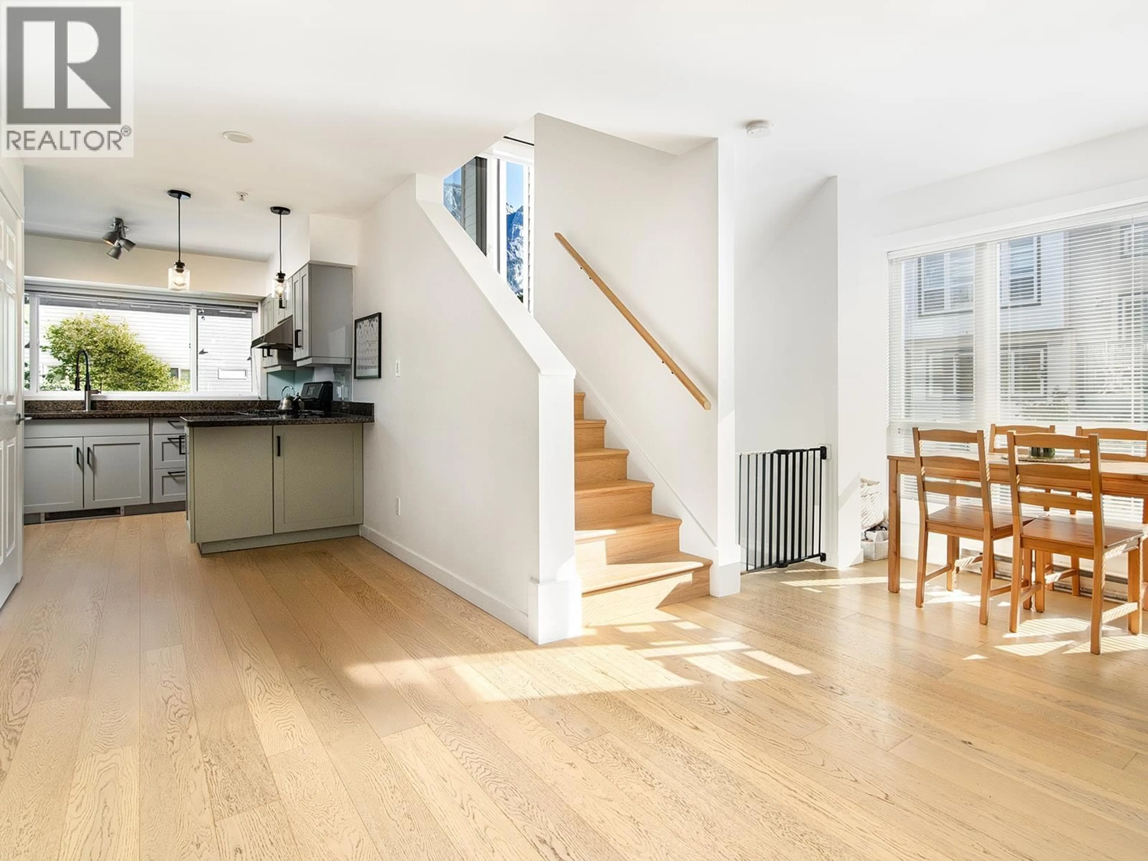 Unknown for 2 - 1261 MAIN STREET, Squamish British Columbia V8B0P7