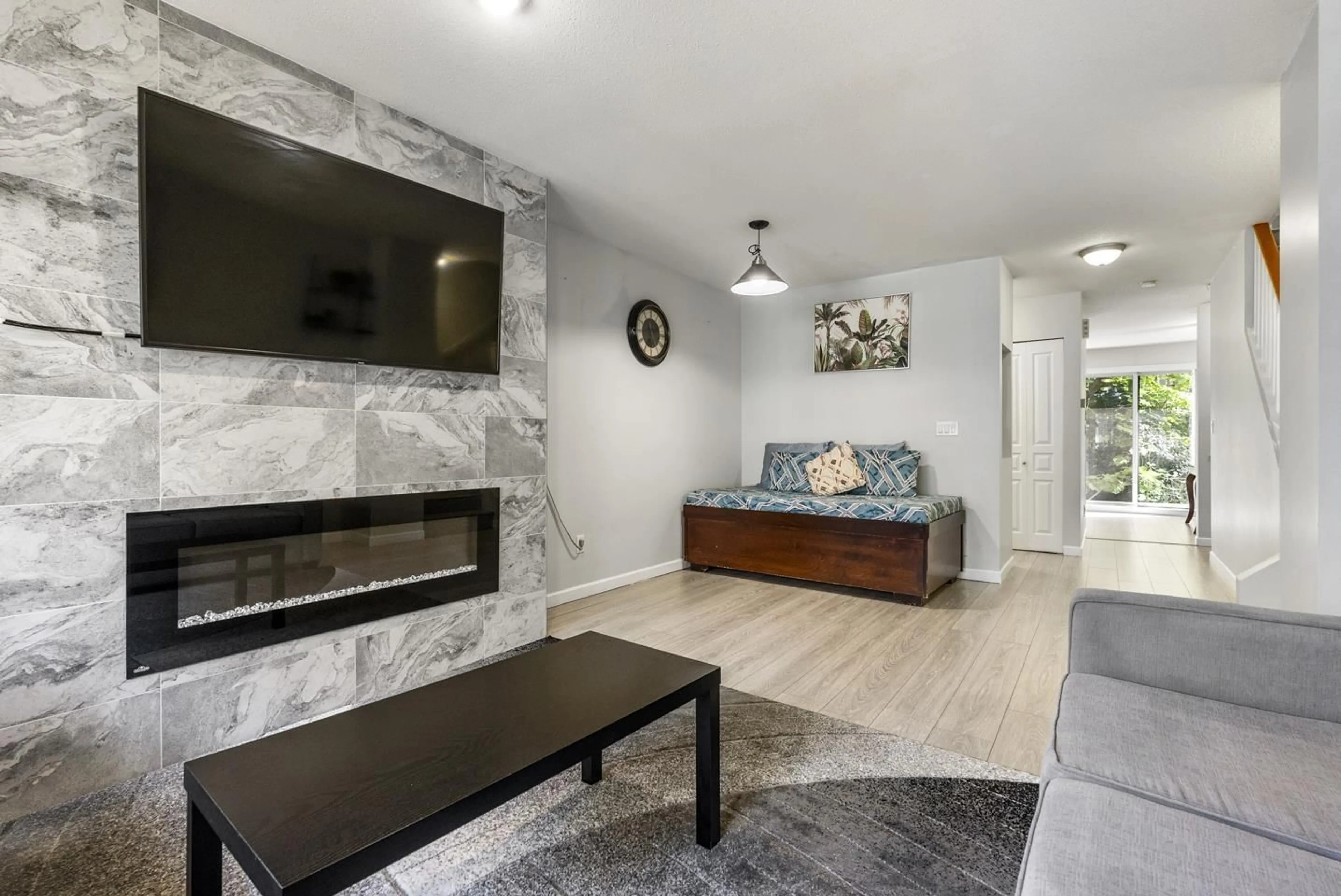 Living room with furniture, unknown for 36 - 16388 85, Surrey British Columbia V4N5G2