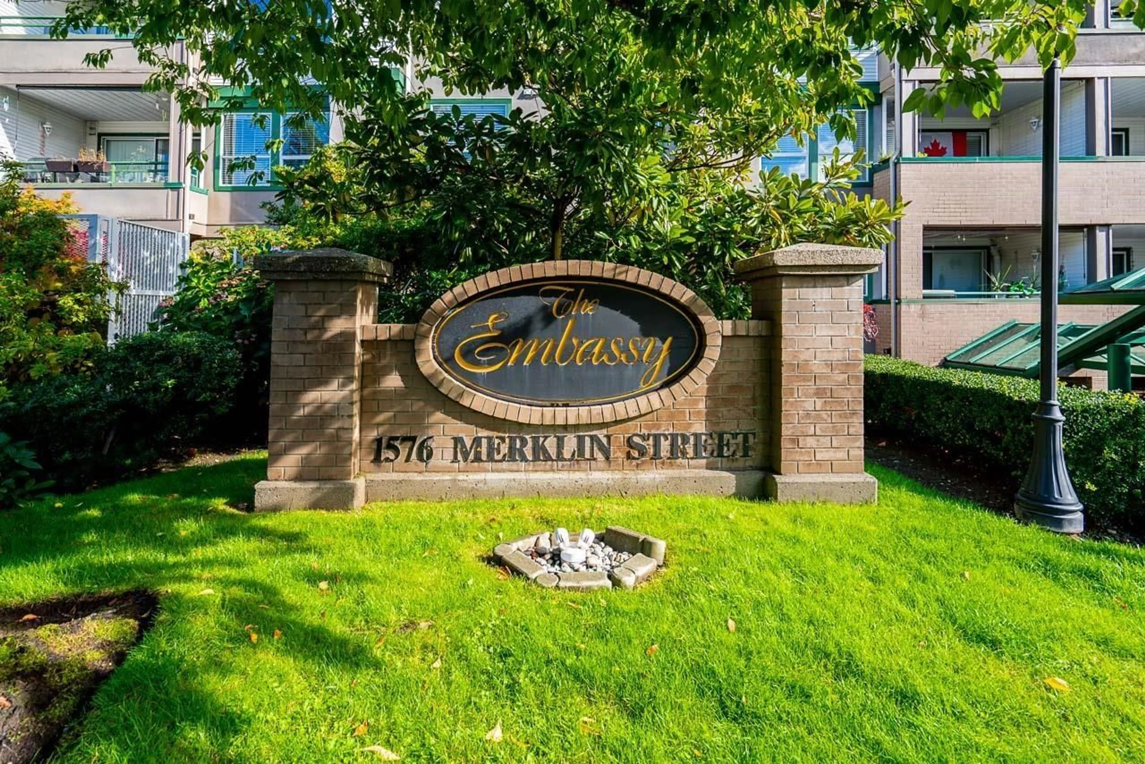 Indoor entryway for 205 - 1576 MERKLIN, White Rock British Columbia V4B5K2