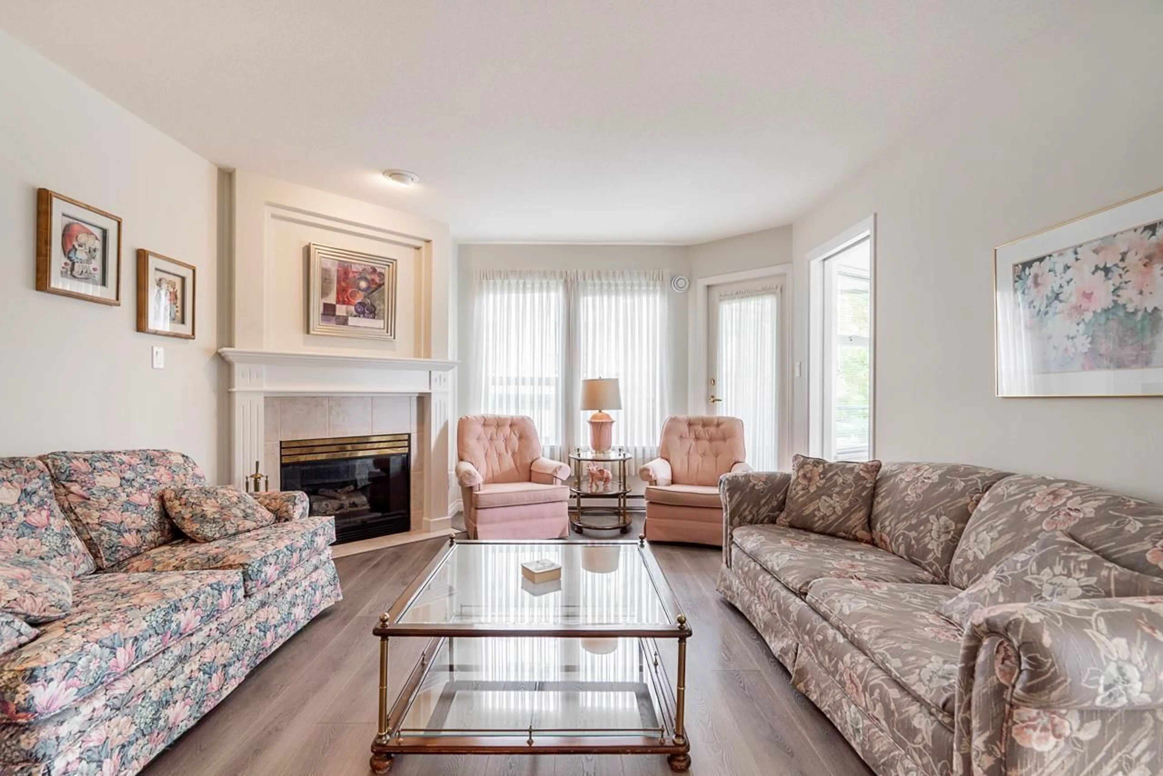 Living room with furniture, unknown for 205 - 1576 MERKLIN, White Rock British Columbia V4B5K2